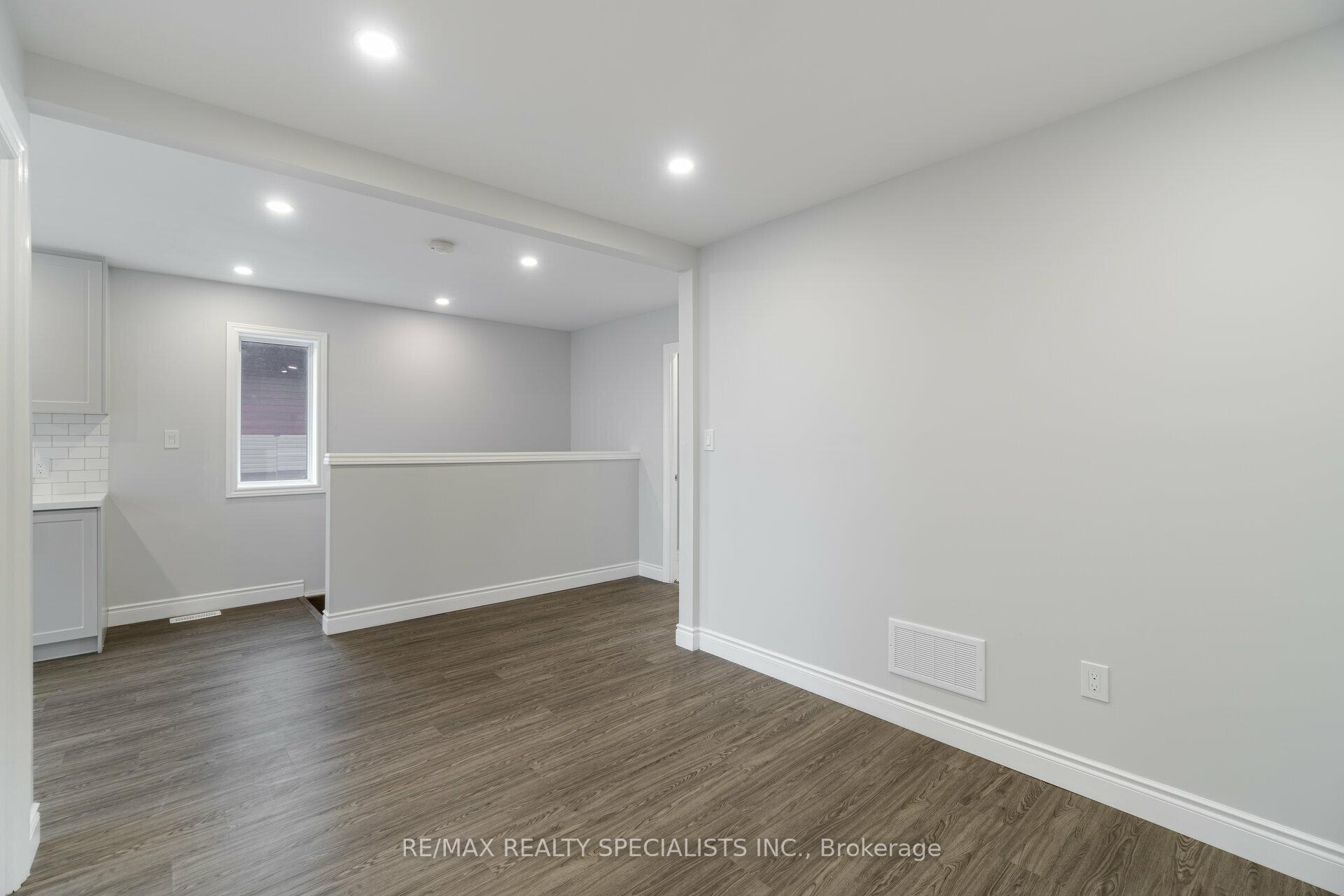 Photo 12 of Unit 2, 9 Frances Avenue, Hamilton, Lakeshore — HOMEH