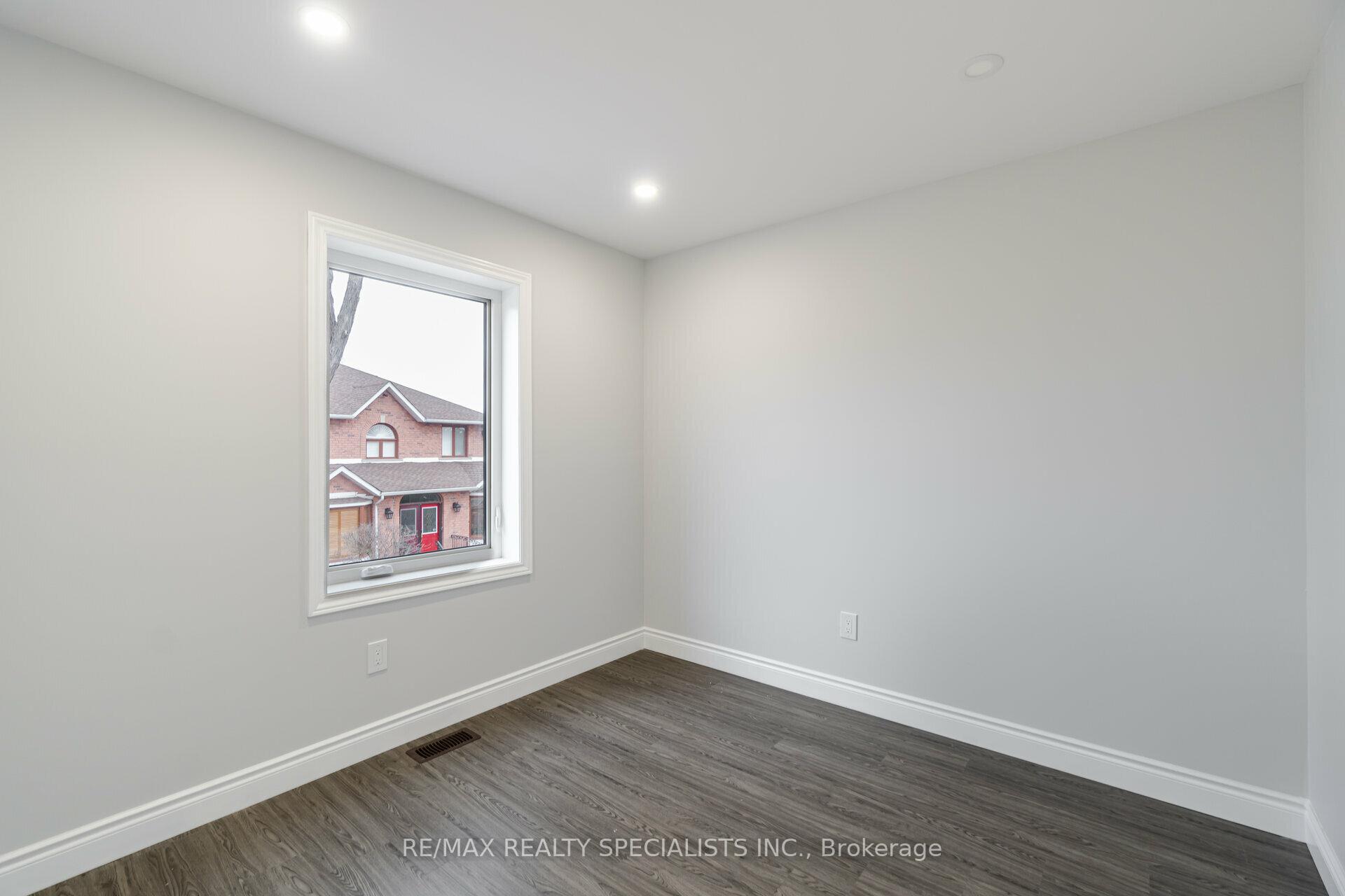 Photo 11 of Unit 2, 9 Frances Avenue, Hamilton, Lakeshore — HOMEH