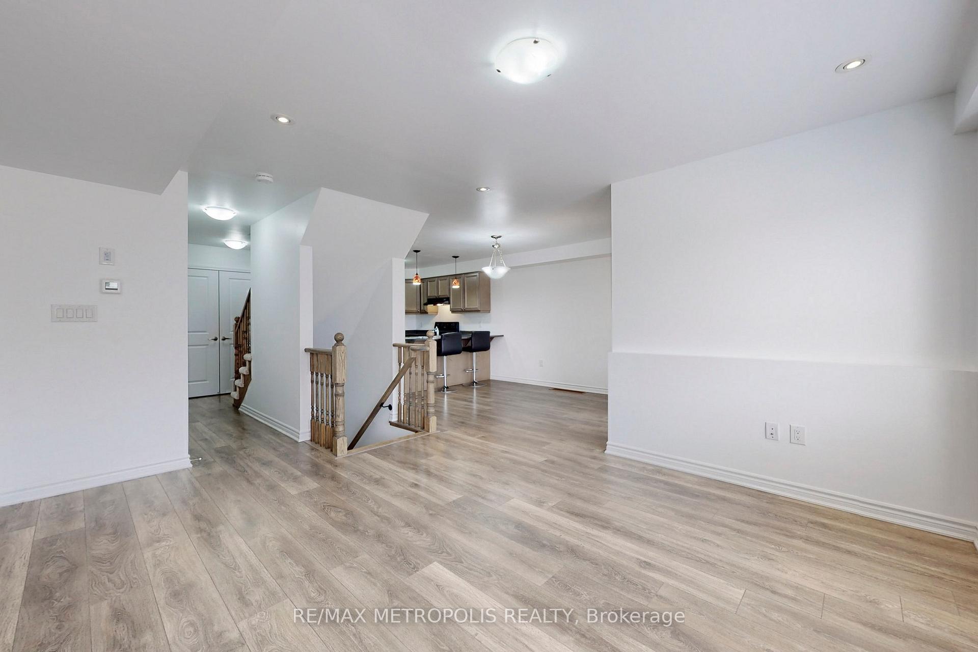 Photo 6 of 1054 Clipper Lane, Pickering, Rural Pickering — HOMEH