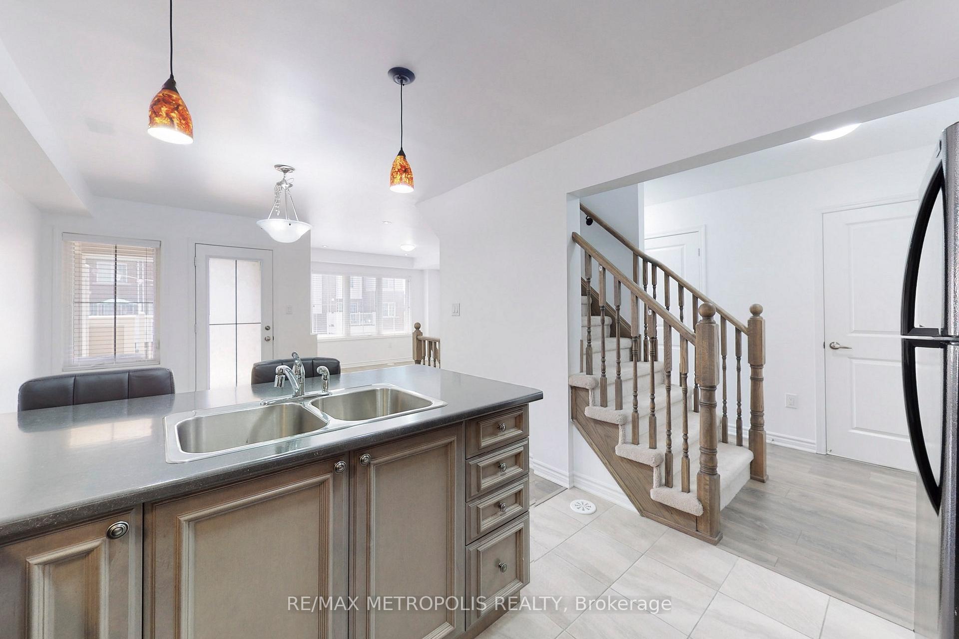 Photo 8 of 1054 Clipper Lane, Pickering, Rural Pickering — HOMEH