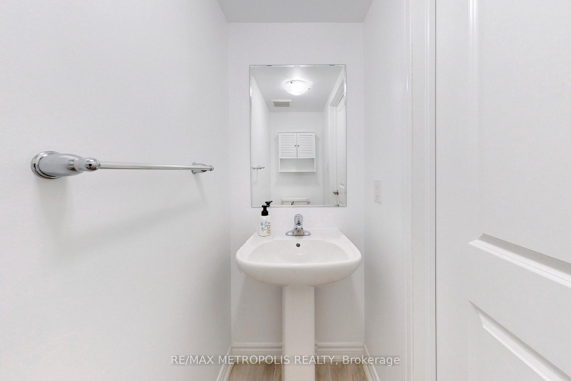 Photo 10 of 1054 Clipper Lane, Pickering, Rural Pickering — HOMEH