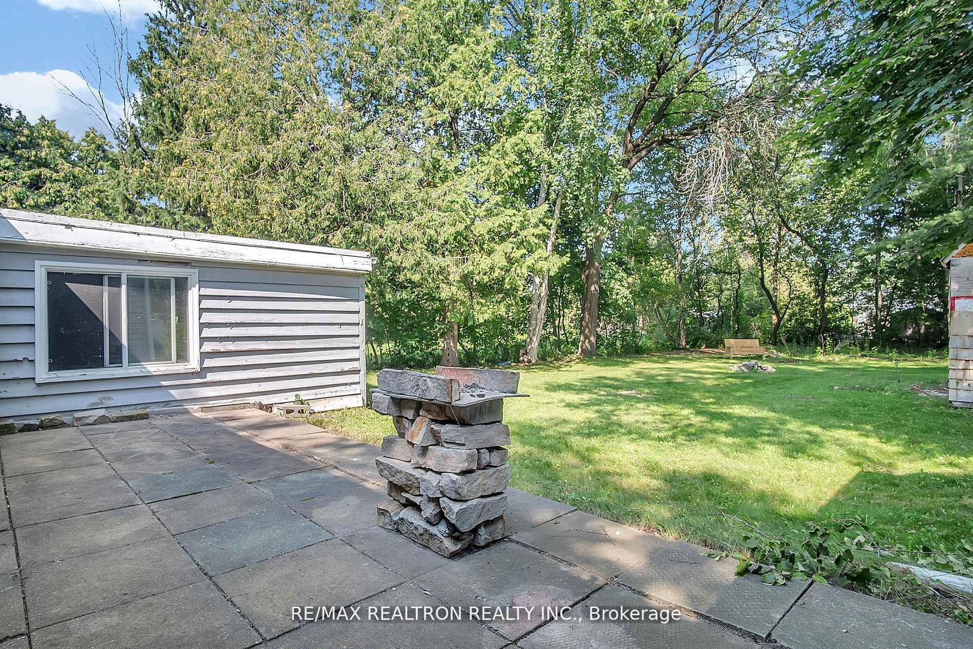 Photo 3 of 2083 St. John's Road, Innisfil, Alcona — HOMEH