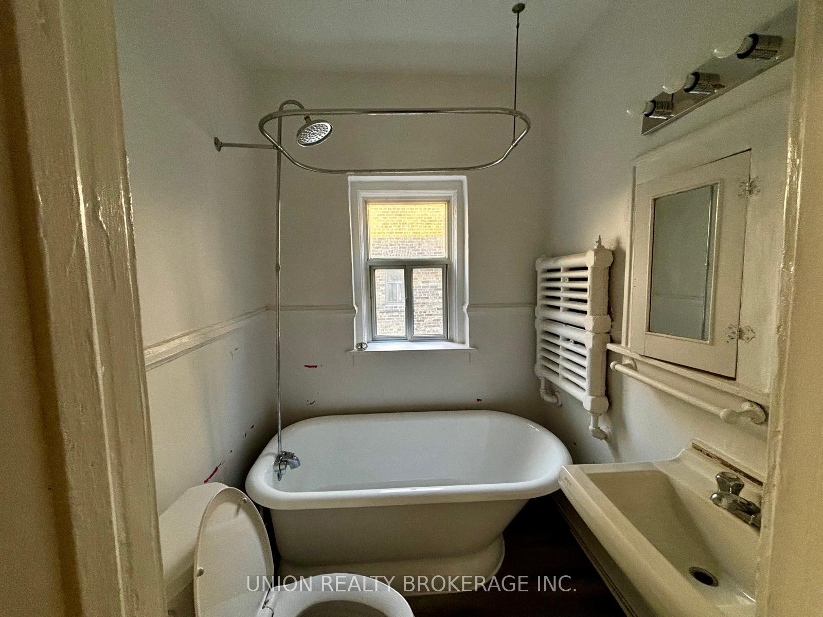 Photo 8 of Unit 20, 2449 Queen Street E, Toronto, The Beaches — HOMEH