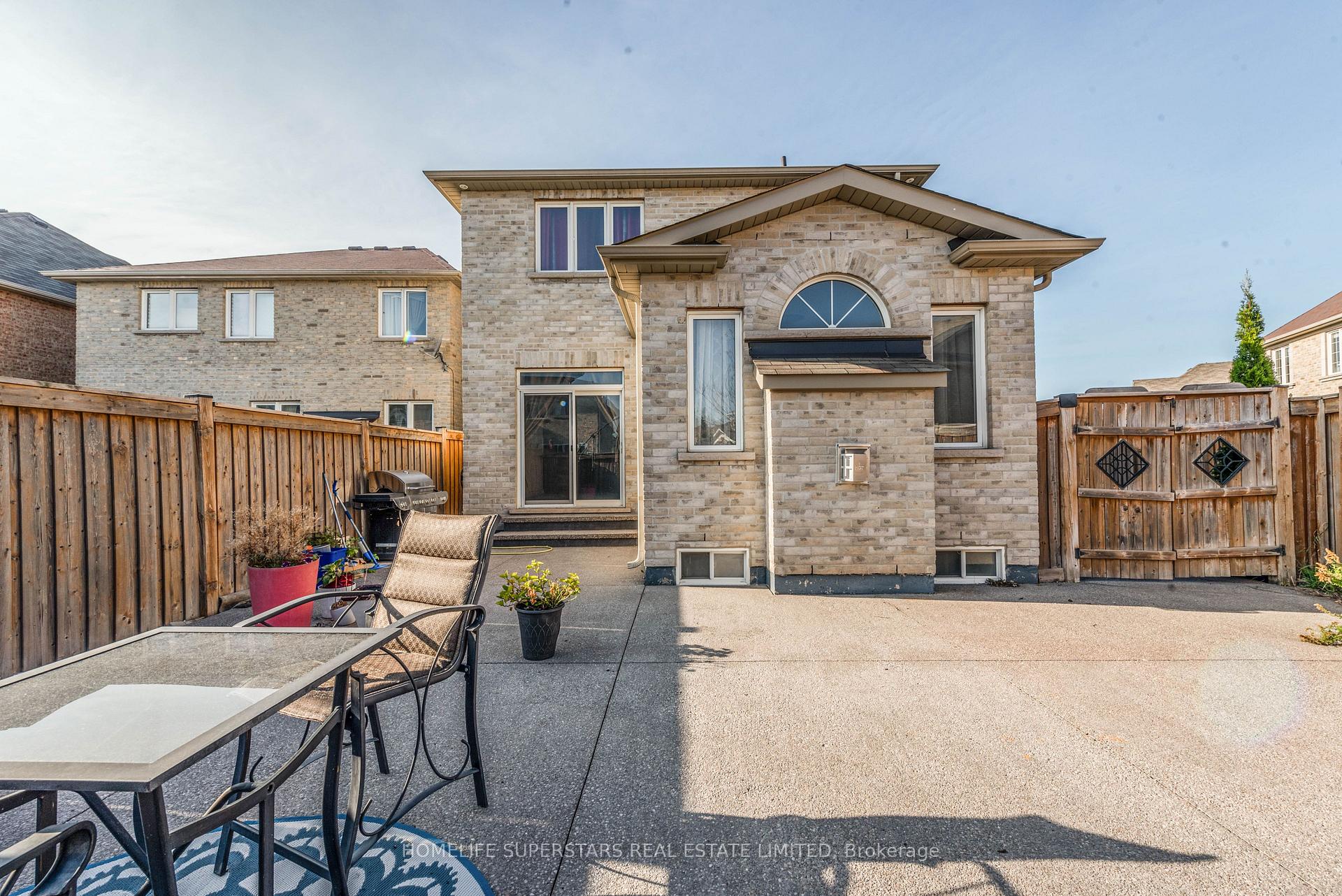 Photo 9 of 37 Fossil Street, Brampton, Bram East — HOMEH