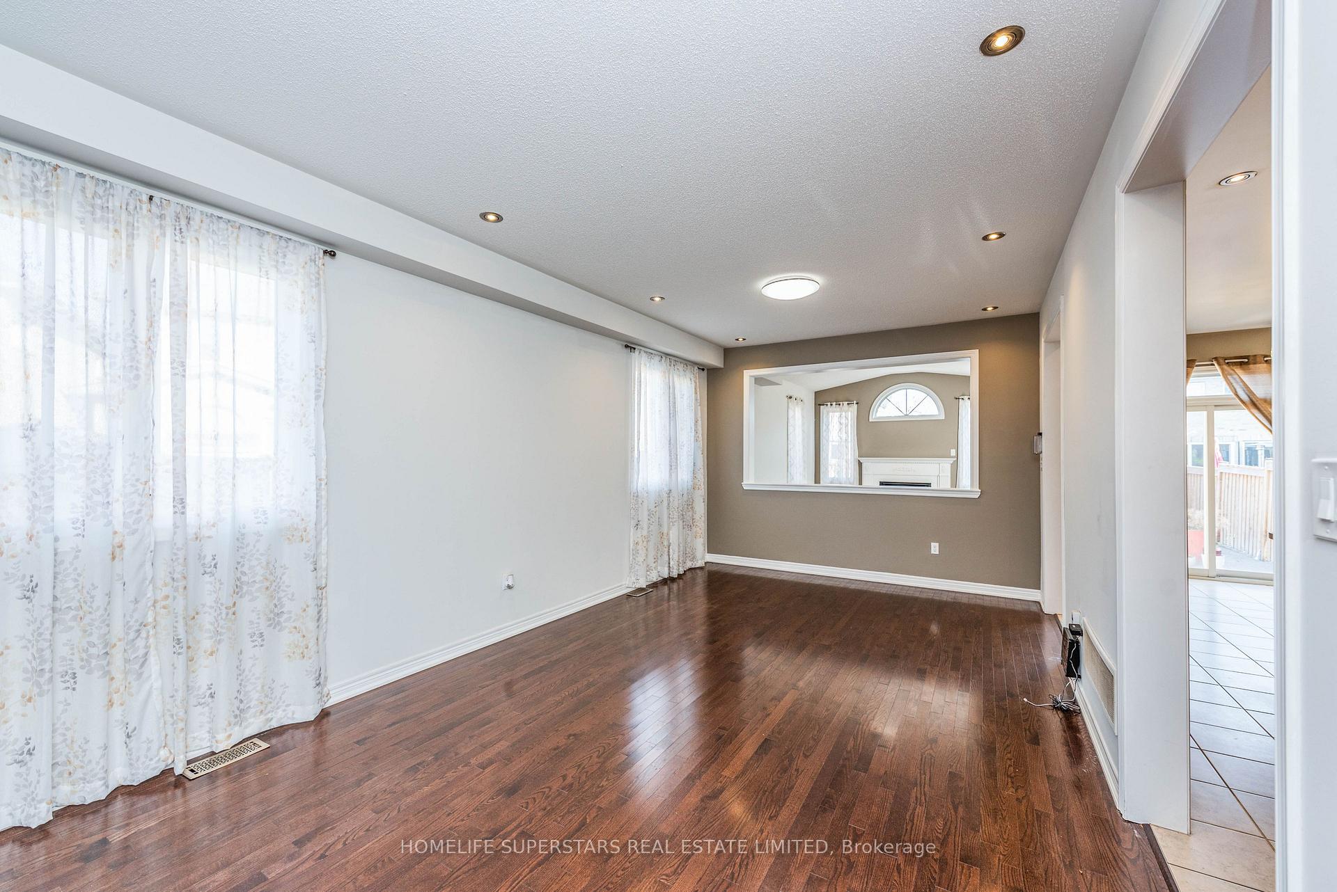 Photo 13 of 37 Fossil Street, Brampton, Bram East — HOMEH
