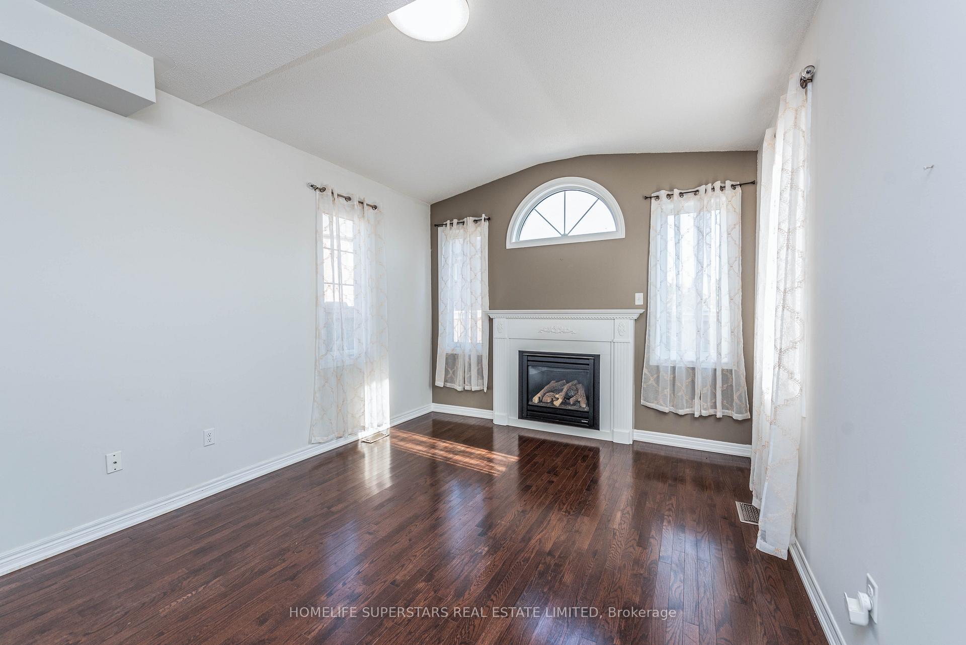 Photo 3 of 37 Fossil Street, Brampton, Bram East — HOMEH