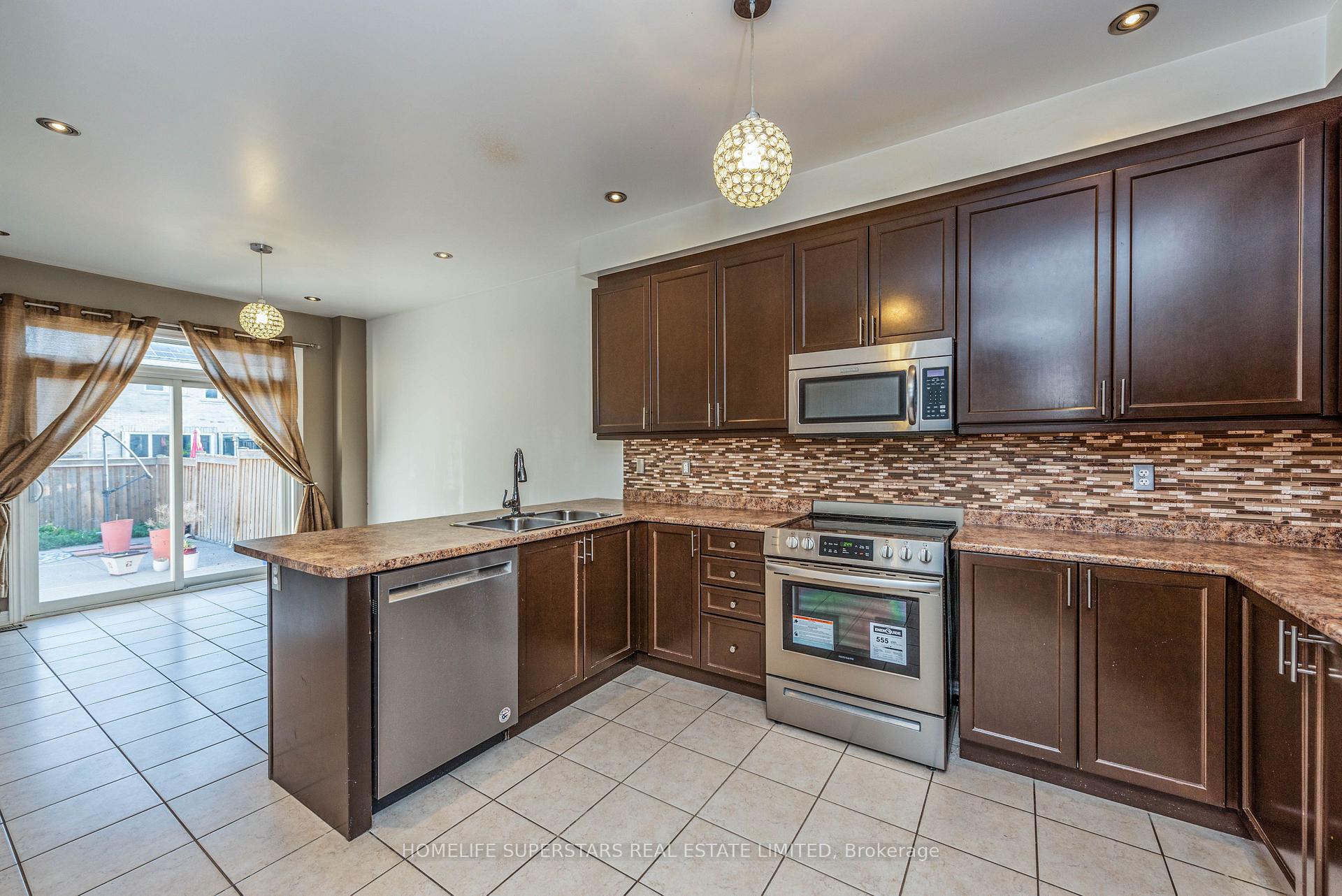Photo 19 of 37 Fossil Street, Brampton, Bram East — HOMEH