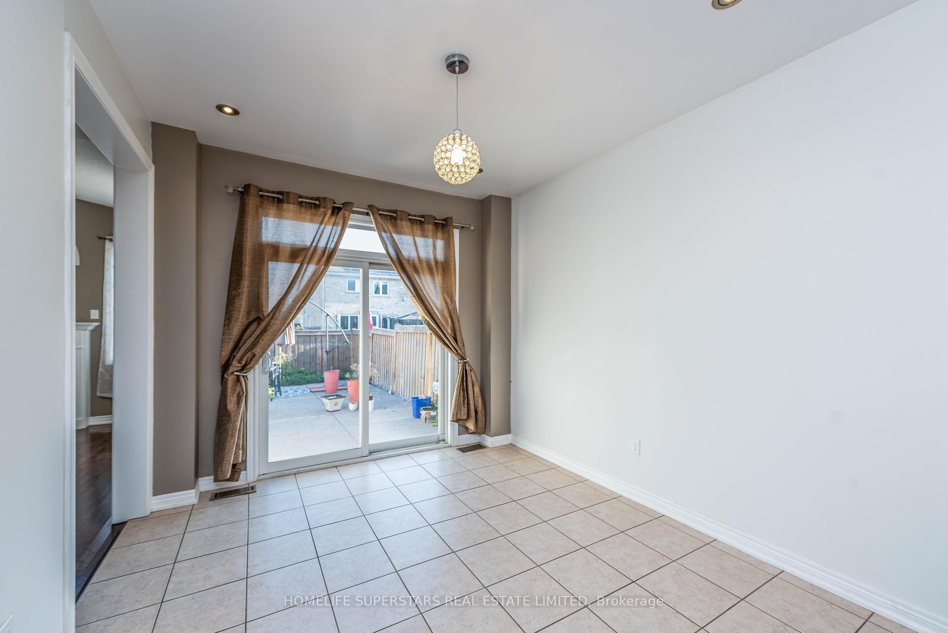 Photo 5 of 37 Fossil Street, Brampton, Bram East — HOMEH
