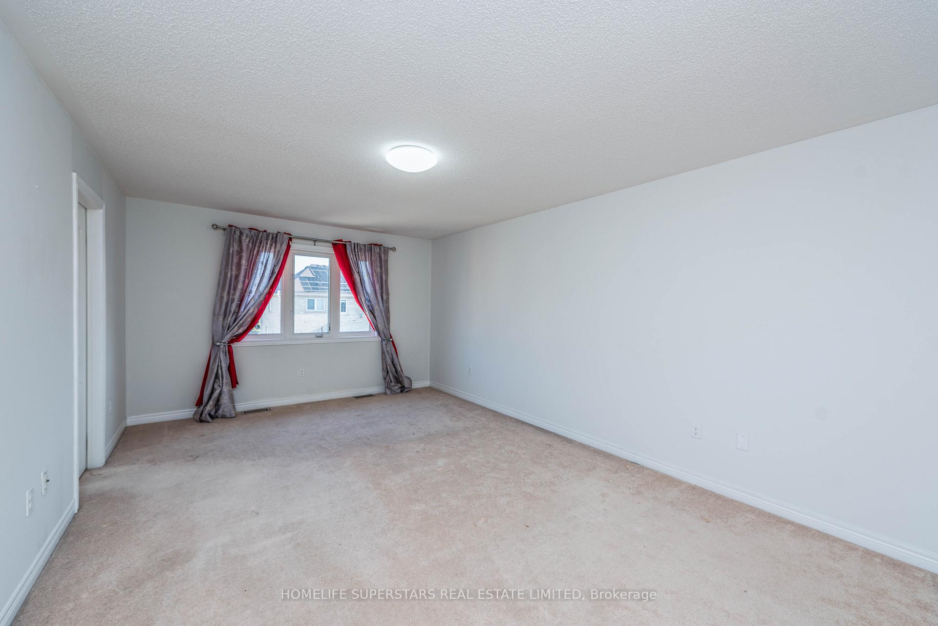 Photo 4 of 37 Fossil Street, Brampton, Bram East — HOMEH