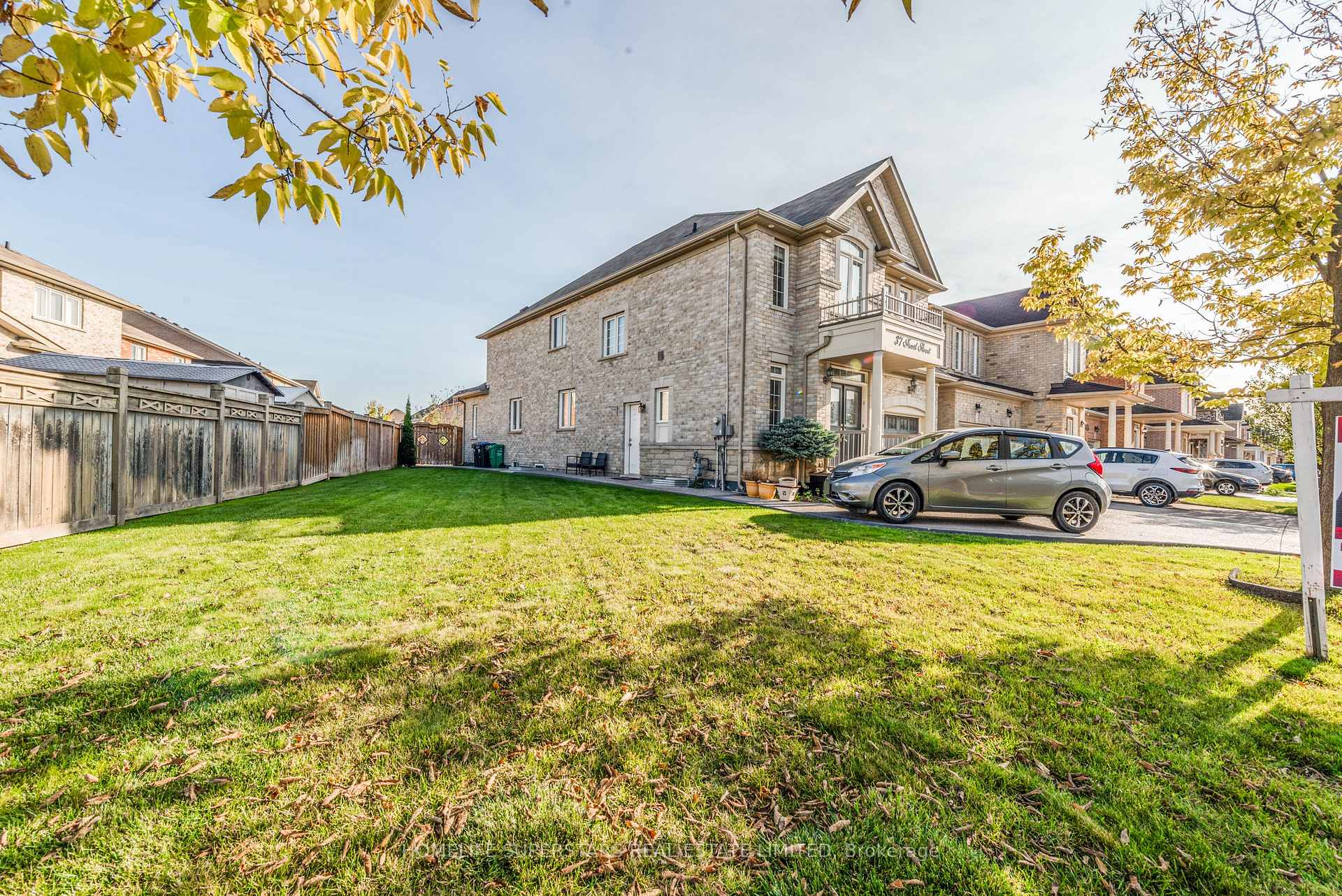Photo 27 of 37 Fossil Street, Brampton, Bram East — HOMEH