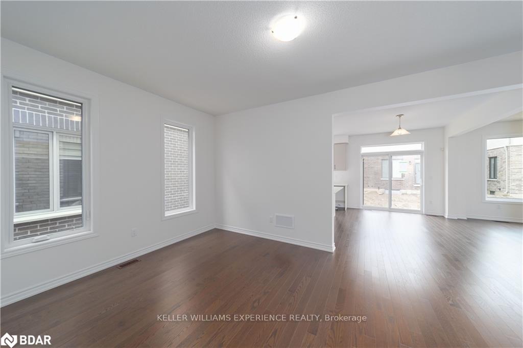 Photo 5 of 60 Gemini Drive, Barrie, 400 East — HOMEH