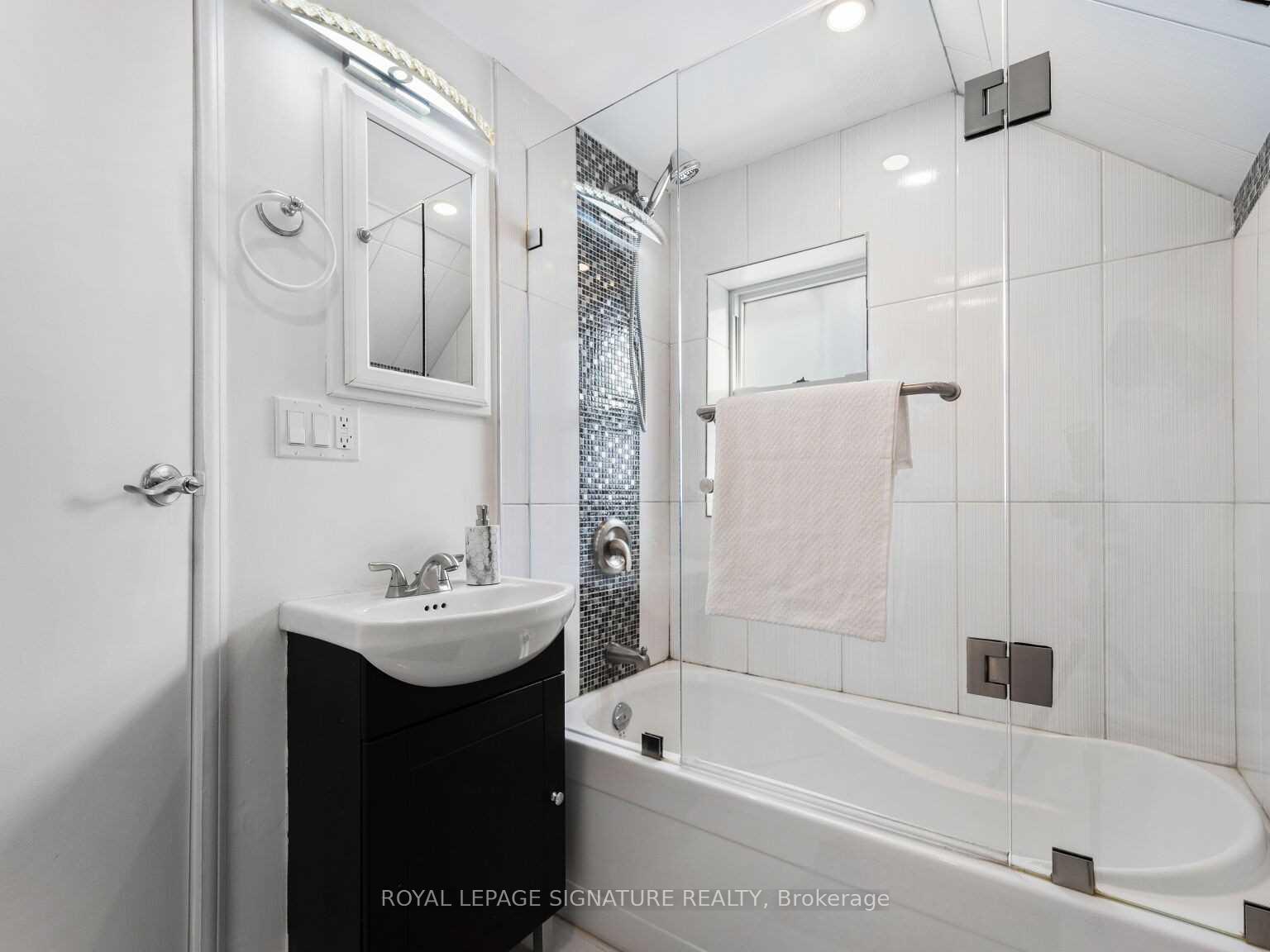 Photo 18 of 61 Holmstead Avenue, Toronto, O'Connor-Parkview — HOMEH