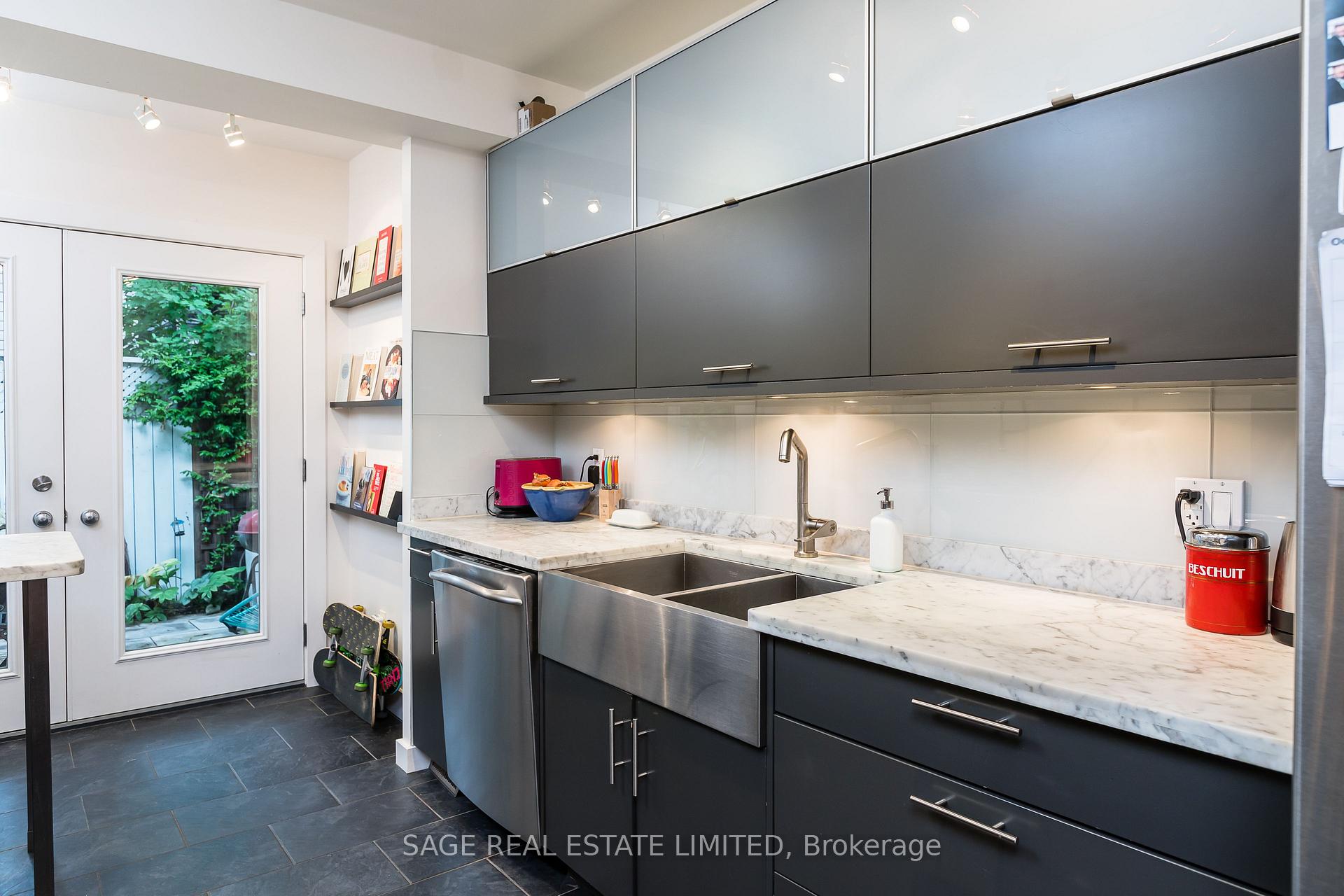 Photo 4 of Unit MAIN, 70 Manning Avenue, Toronto, Trinity-Bellwoods — HOMEH
