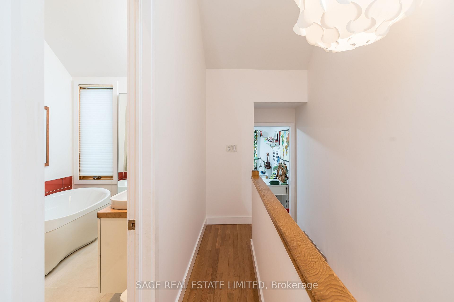 Photo 3 of Unit MAIN, 70 Manning Avenue, Toronto, Trinity-Bellwoods — HOMEH