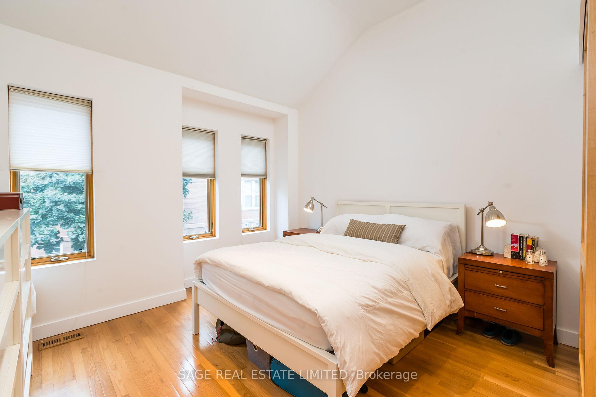 Photo 5 of Unit MAIN, 70 Manning Avenue, Toronto, Trinity-Bellwoods — HOMEH
