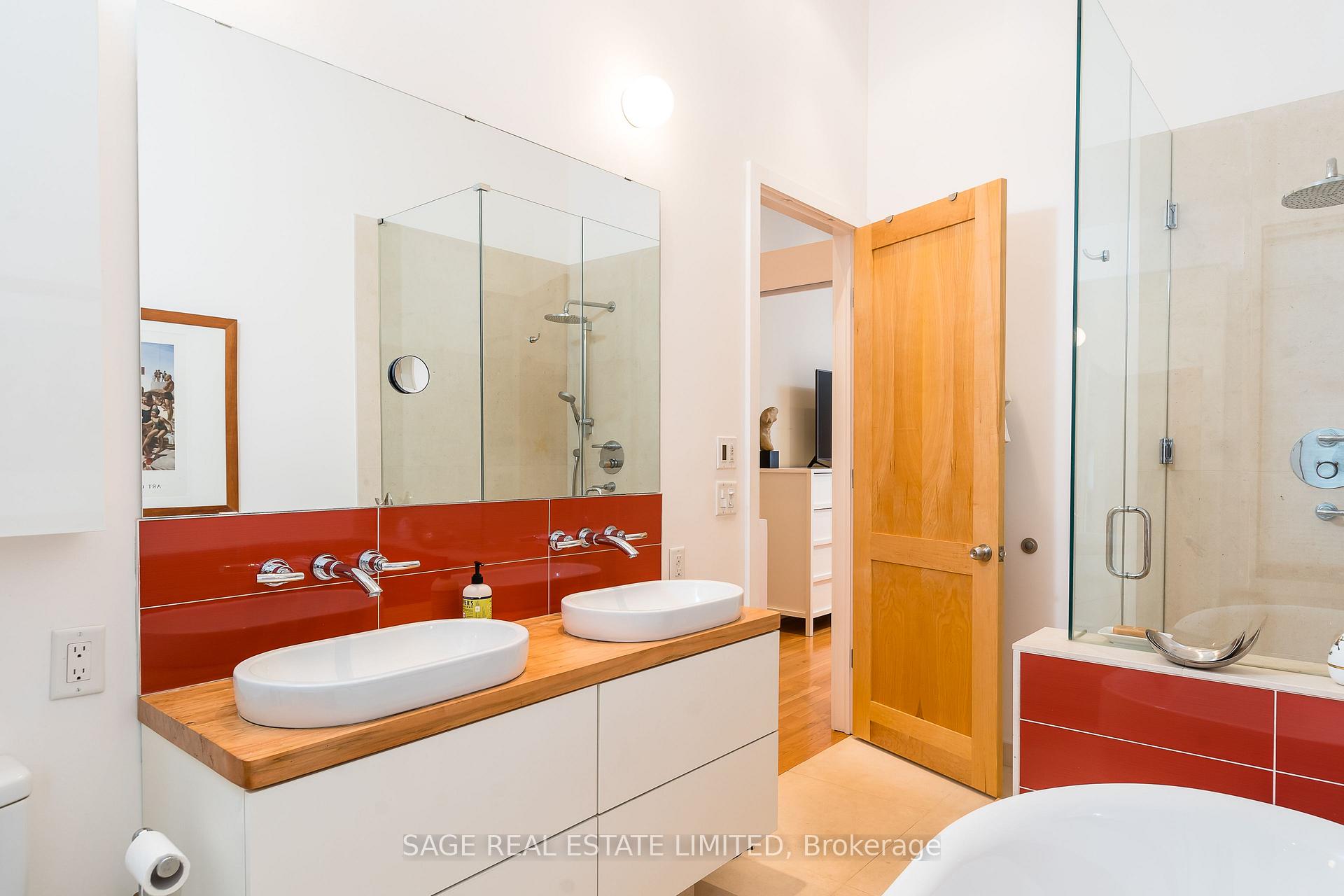 Photo 13 of Unit MAIN, 70 Manning Avenue, Toronto, Trinity-Bellwoods — HOMEH
