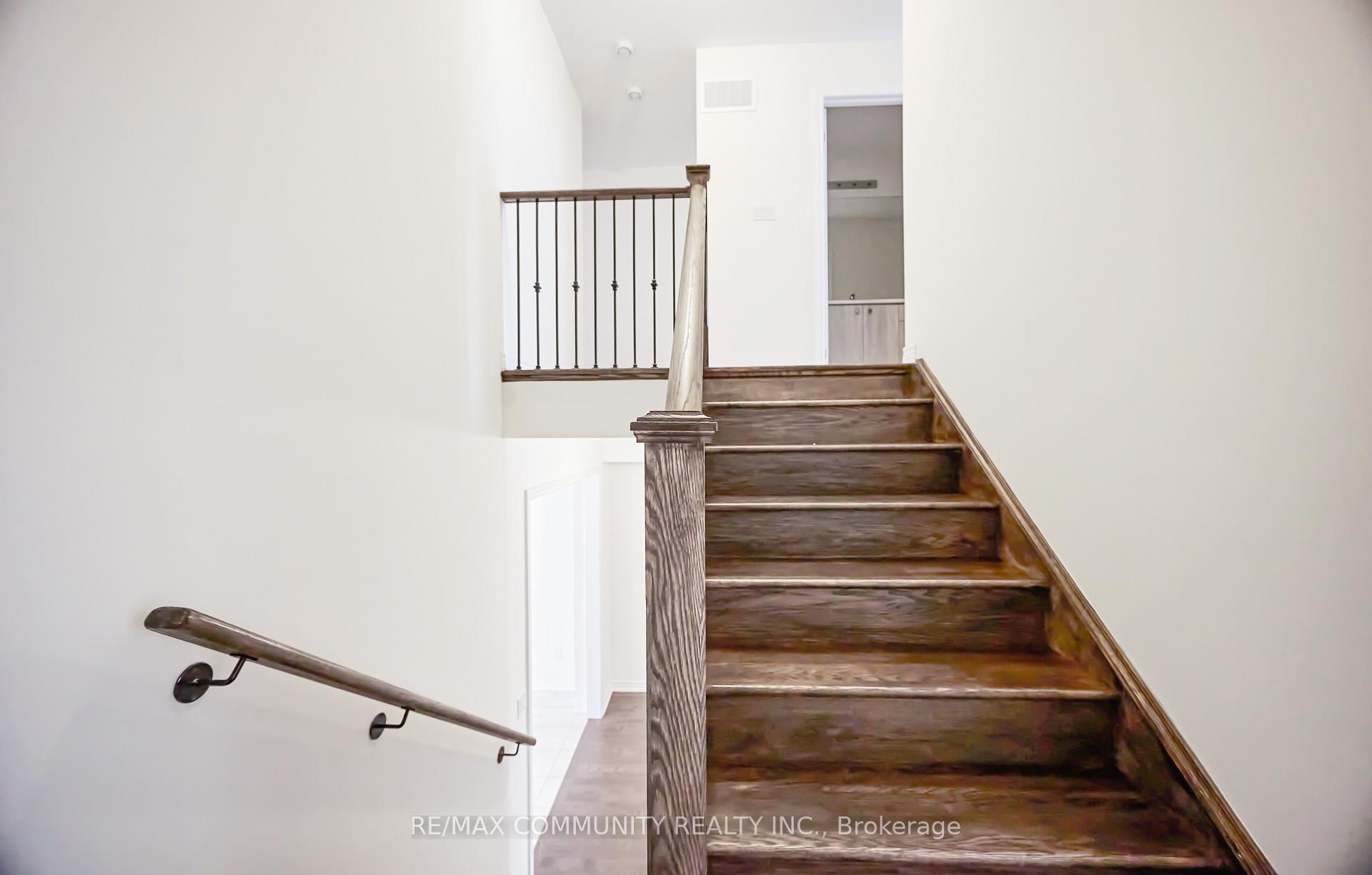 Photo 6 of 1028 Crowsnest Hollow, Pickering, Rural Pickering — HOMEH