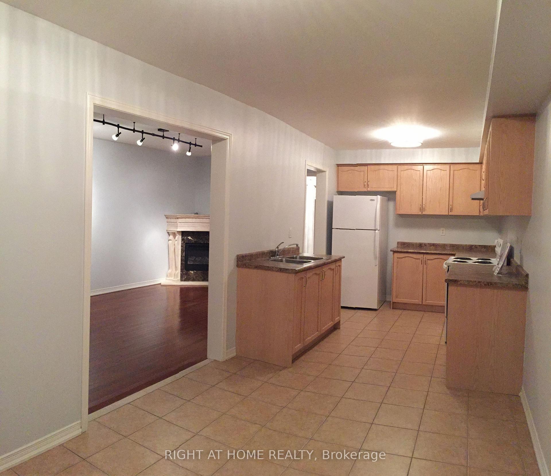 Photo 8 of 6 Martell Gate, Aurora, Bayview Northeast — HOMEH