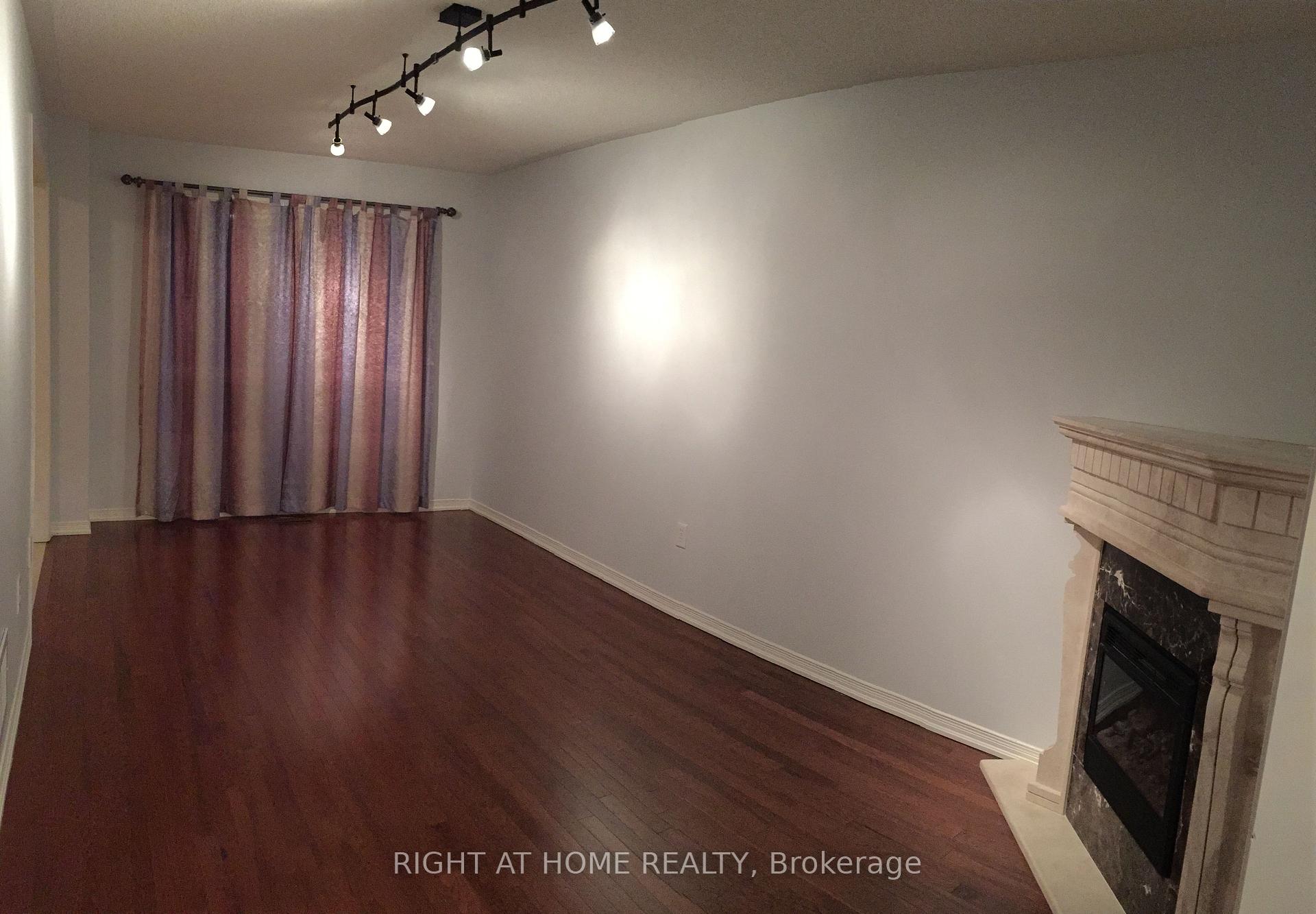 Photo 10 of 6 Martell Gate, Aurora, Bayview Northeast — HOMEH