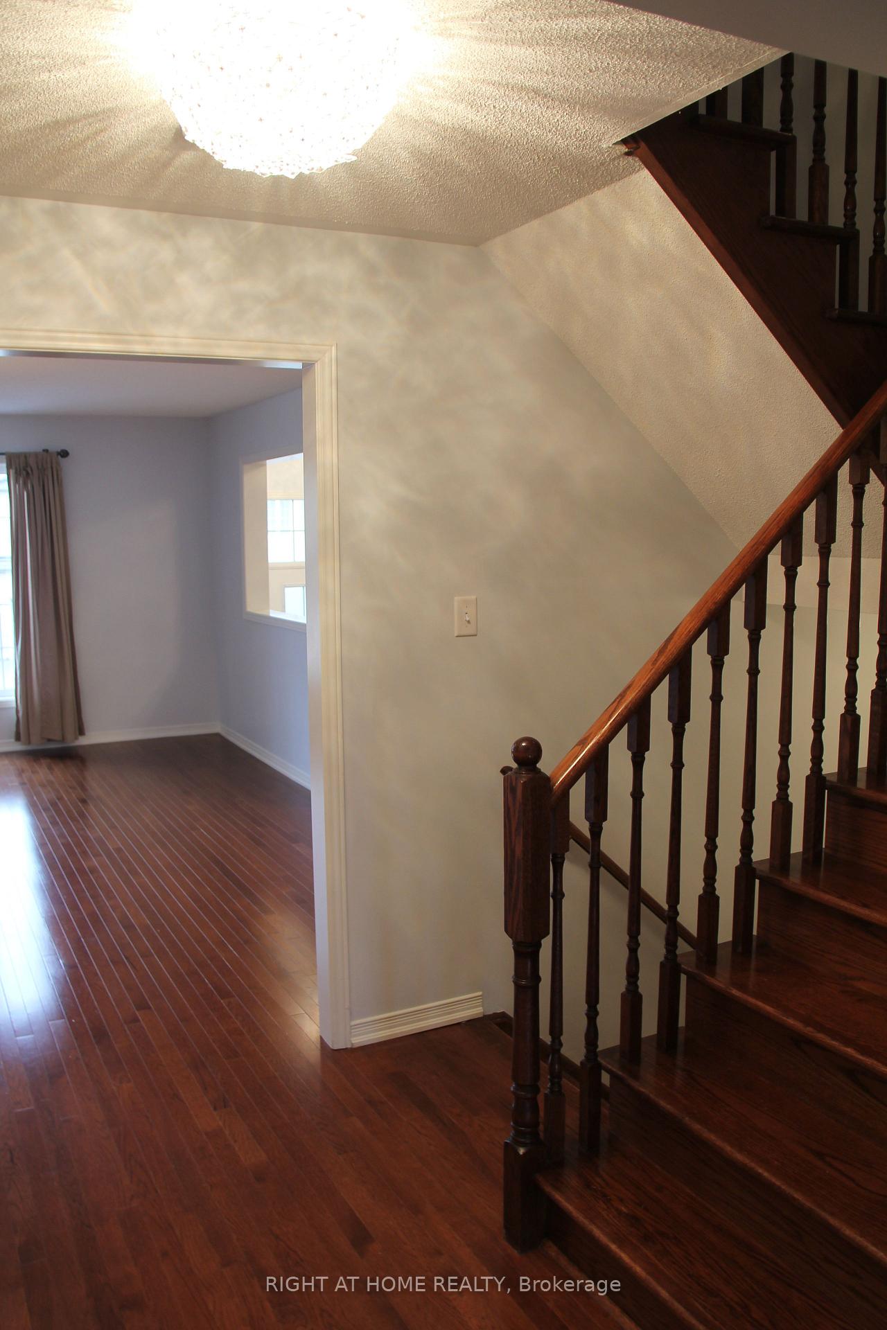 Photo 9 of 6 Martell Gate, Aurora, Bayview Northeast — HOMEH