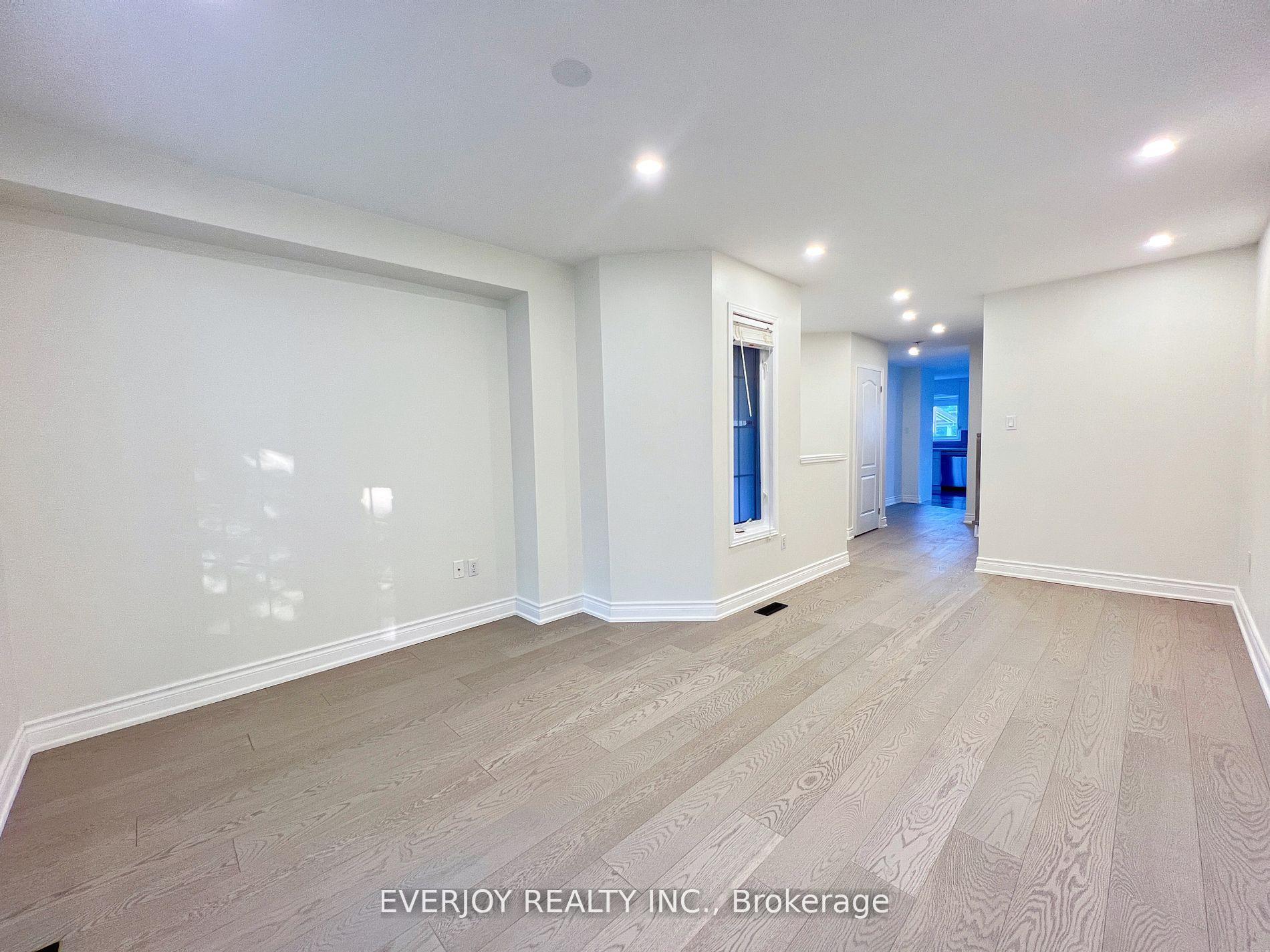 Photo 6 of 107 Warren Bradley Street, Markham, Berczy — HOMEH