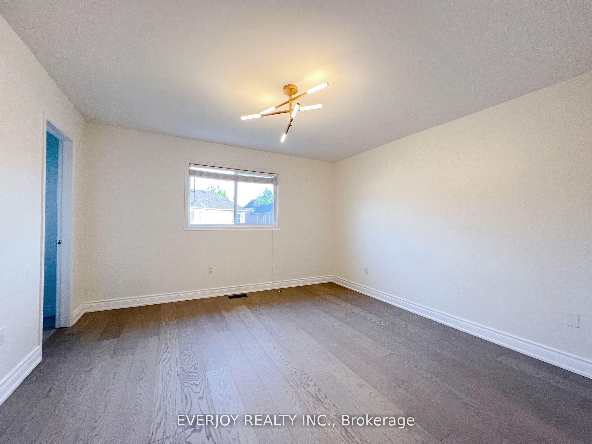 Photo 13 of 107 Warren Bradley Street, Markham, Berczy — HOMEH