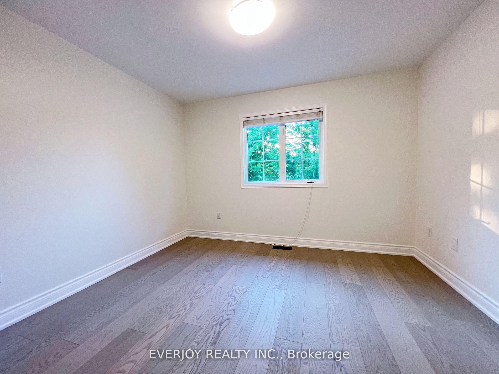 Photo 11 of 107 Warren Bradley Street, Markham, Berczy — HOMEH