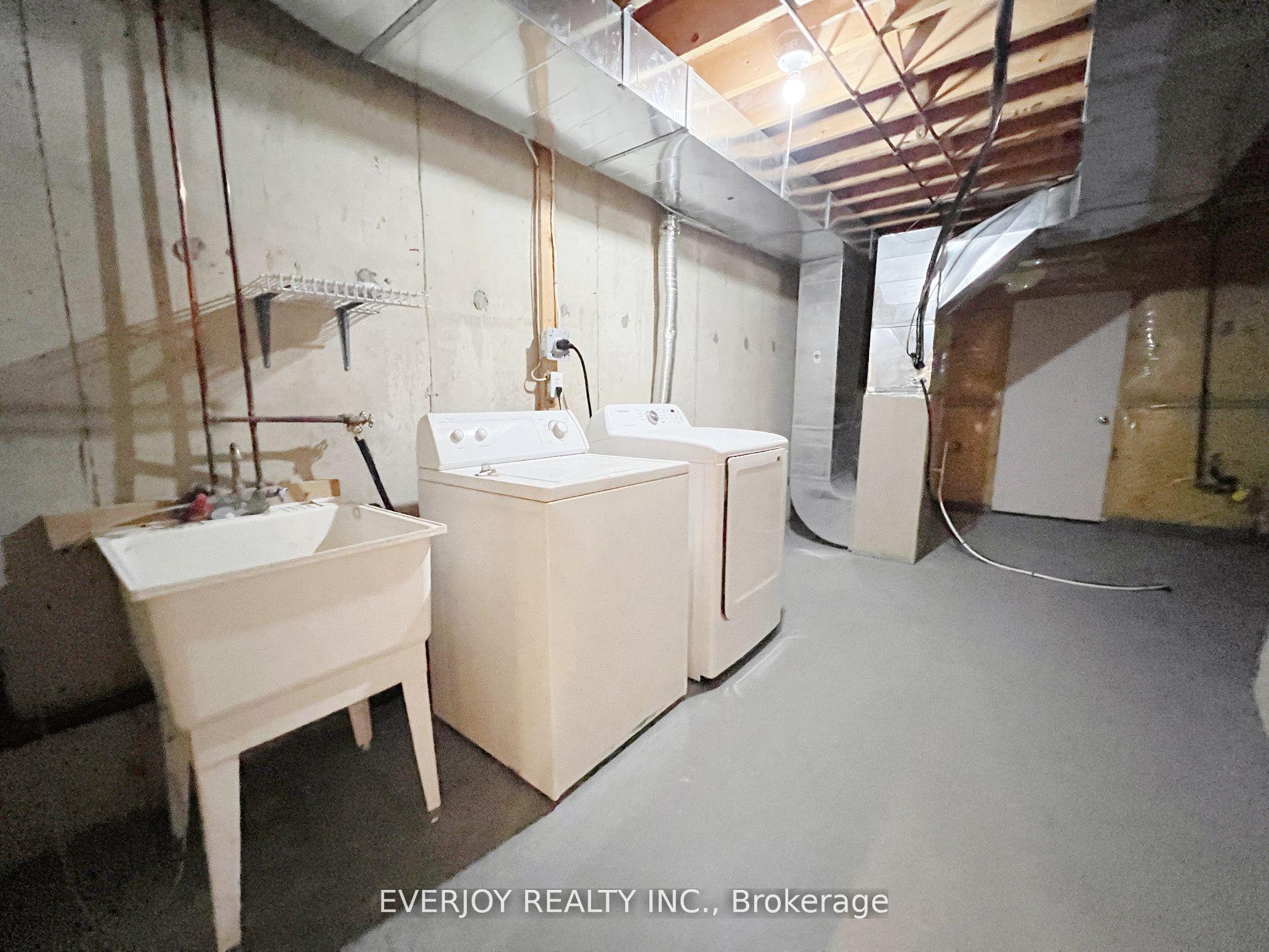Photo 10 of 107 Warren Bradley Street, Markham, Berczy — HOMEH