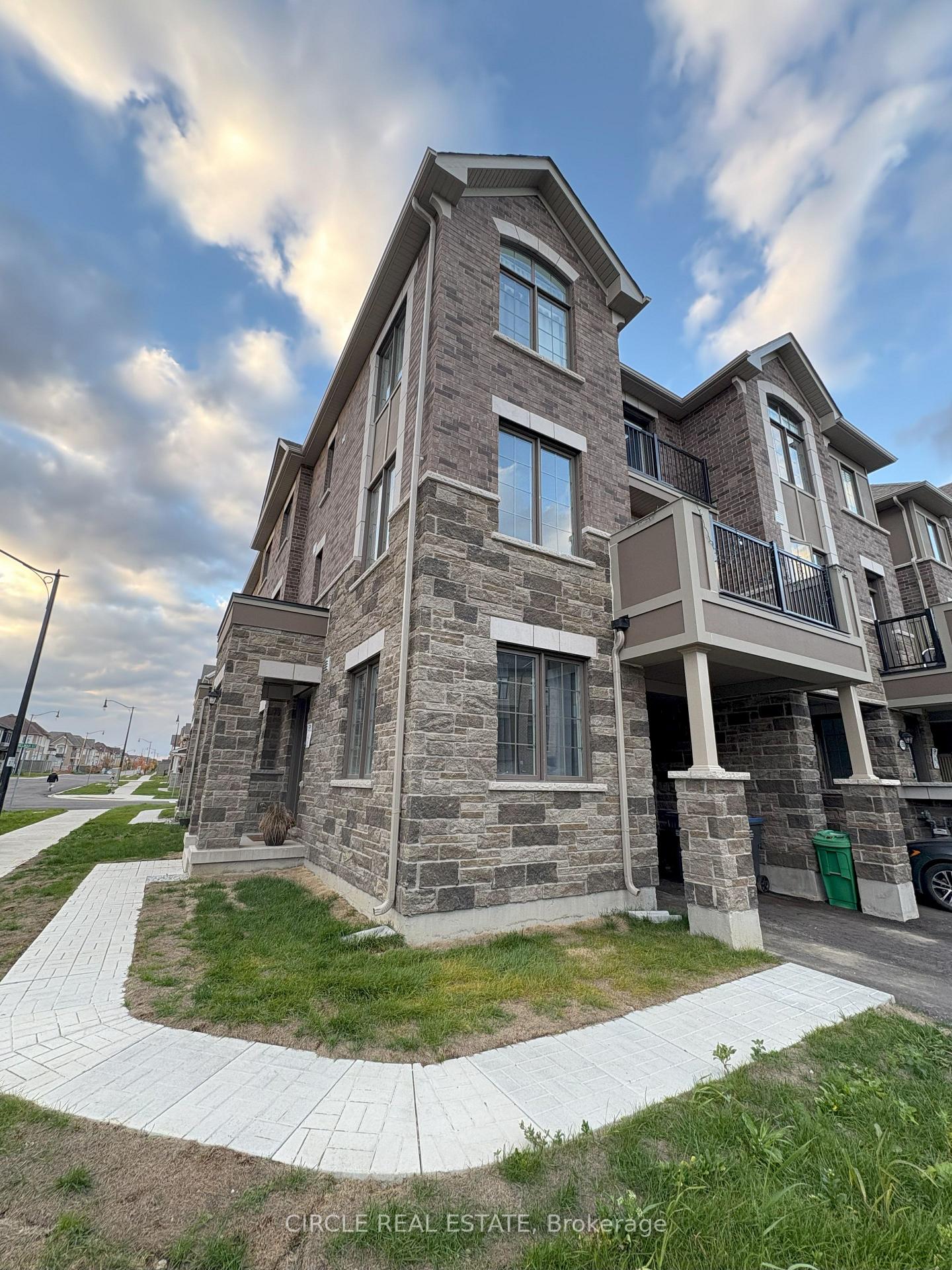 Photo 11 of 151 Keppel Circle, Brampton, Northwest Brampton — HOMEH