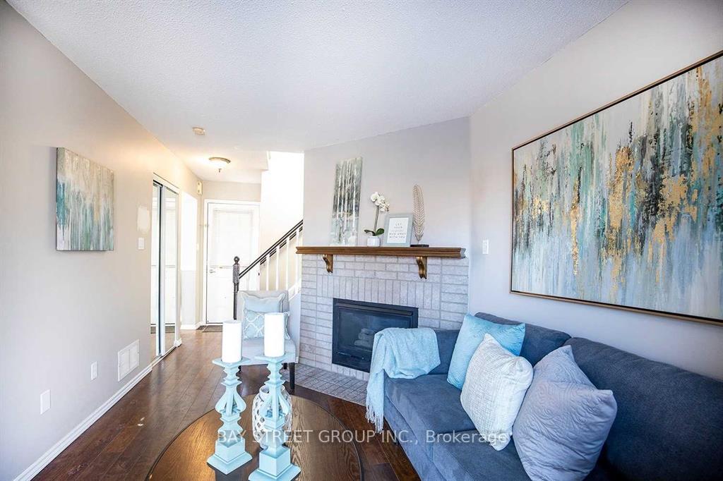 Photo 6 of 76 Meadowview Boulevard, Clarington, Bowmanville — HOMEH