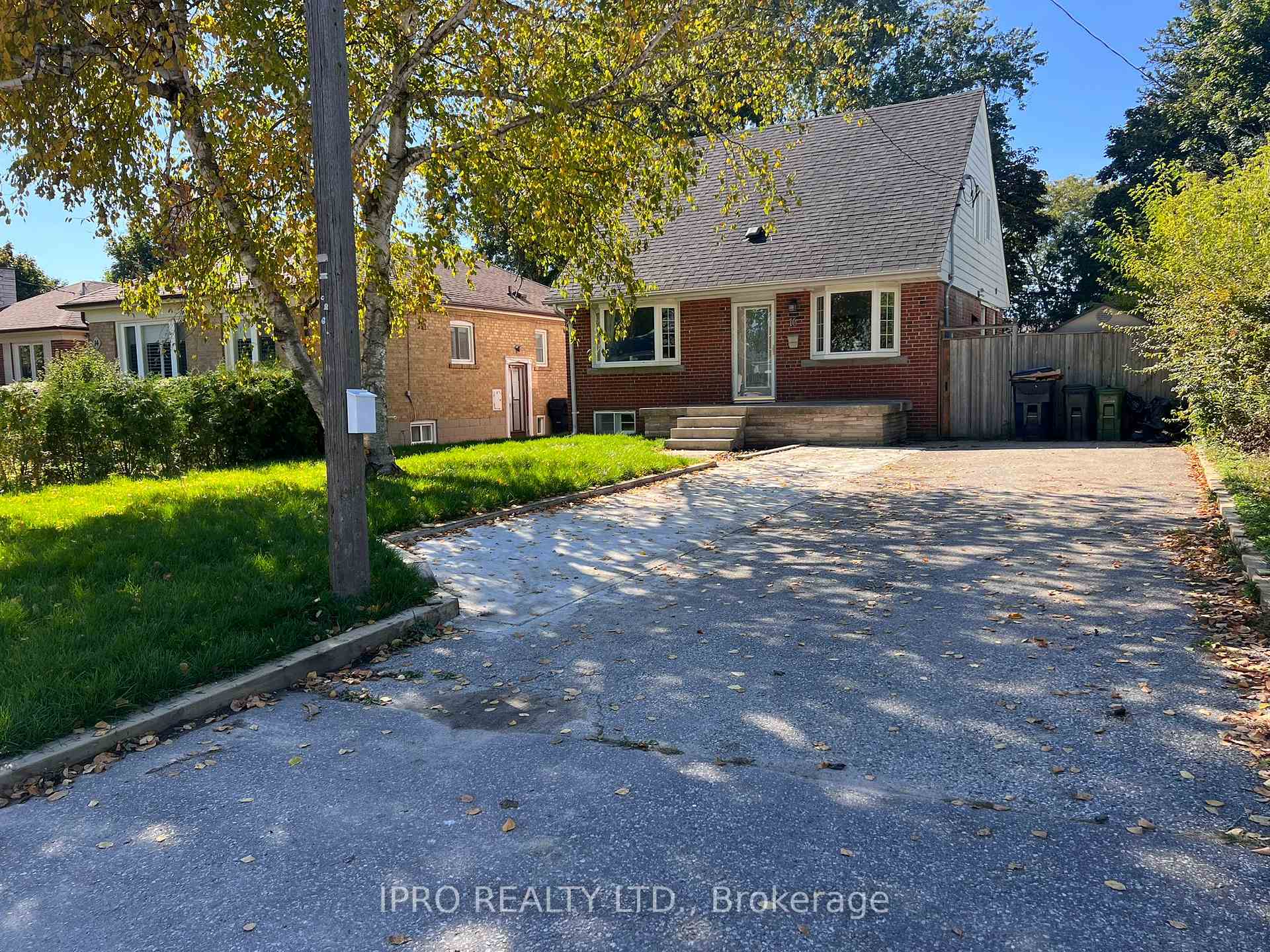 Front of 16 Robertsfield Crescent