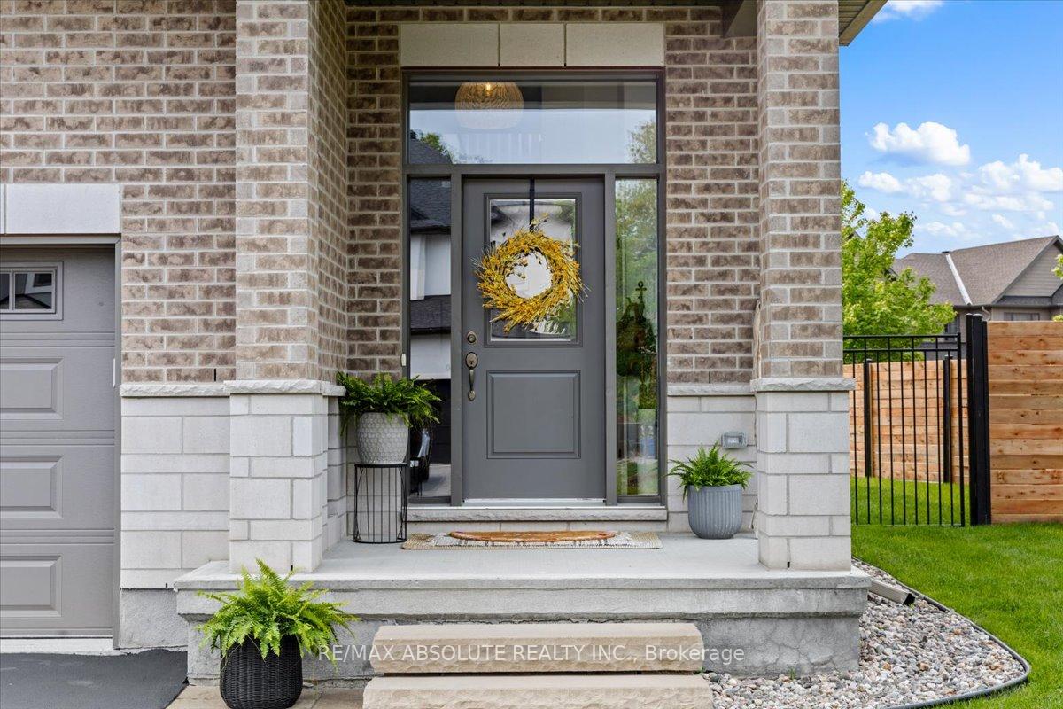 Photo 3 of 261 Purchase Crescent, Ottawa, Stittsville (South) — HOMEH