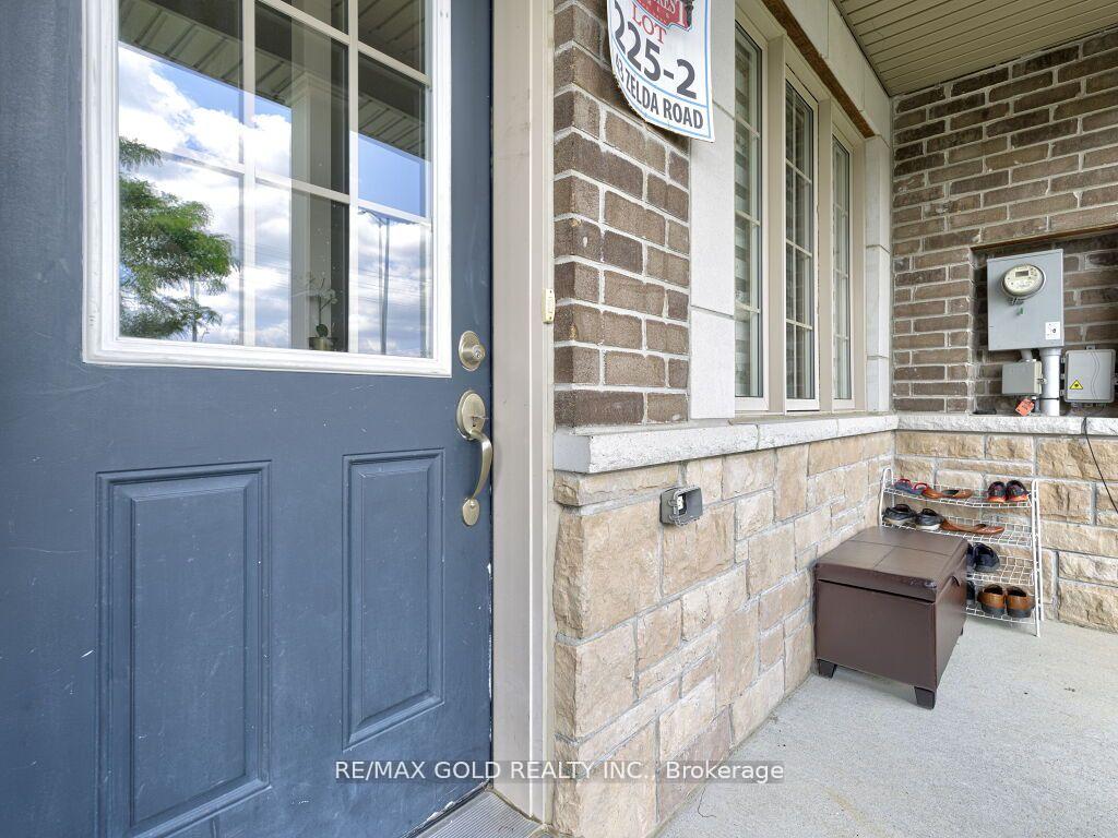 Photo 3 of 43 Zelda Road, Brampton, Sandringham-Wellington — HOMEH