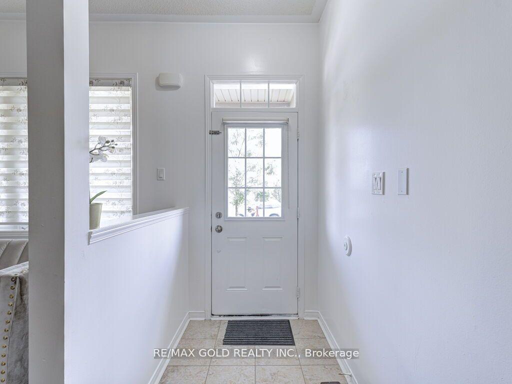 Photo 2 of 43 Zelda Road, Brampton, Sandringham-Wellington — HOMEH