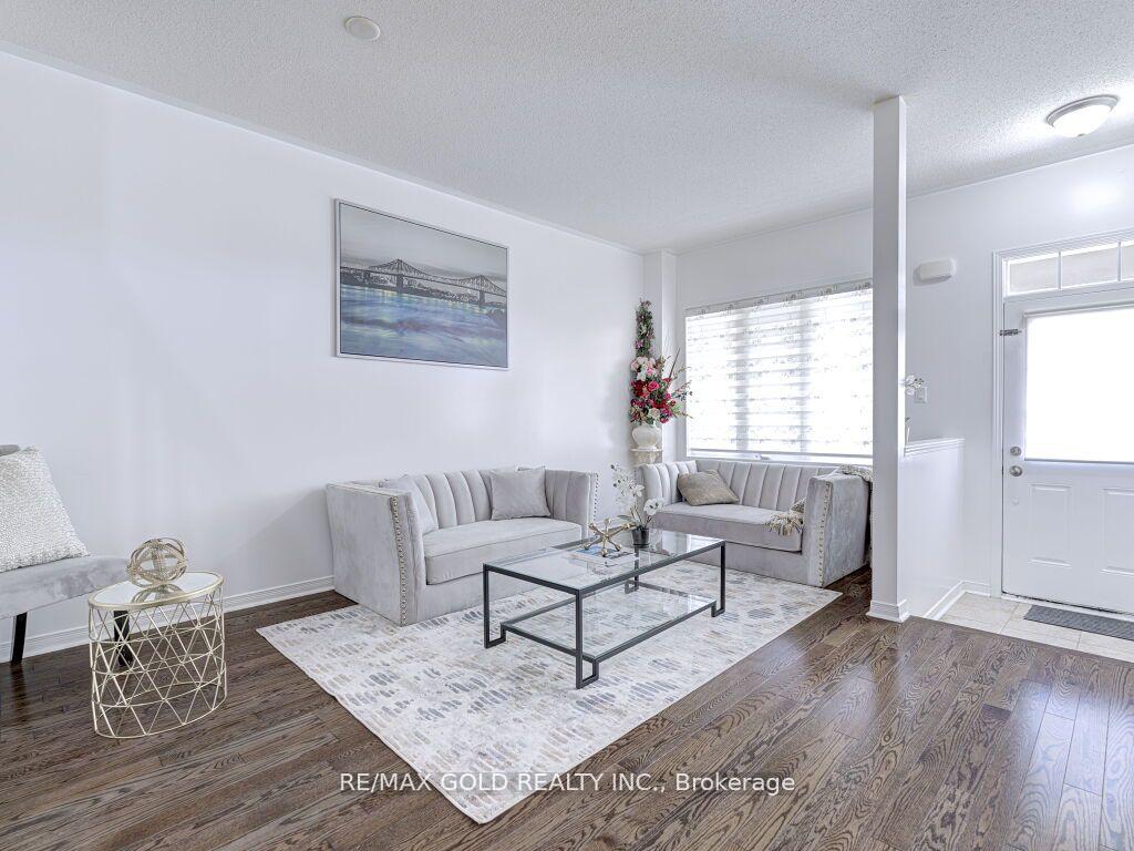 Photo 10 of 43 Zelda Road, Brampton, Sandringham-Wellington — HOMEH