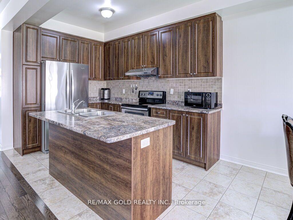 Photo 13 of 43 Zelda Road, Brampton, Sandringham-Wellington — HOMEH