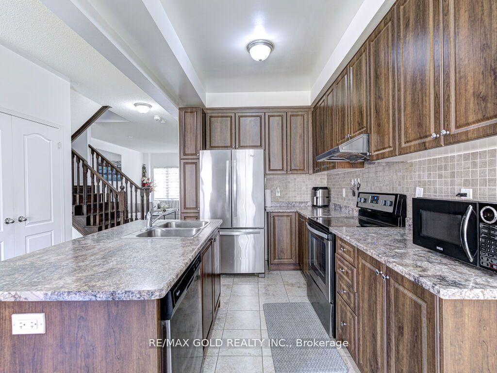 Photo 15 of 43 Zelda Road, Brampton, Sandringham-Wellington — HOMEH