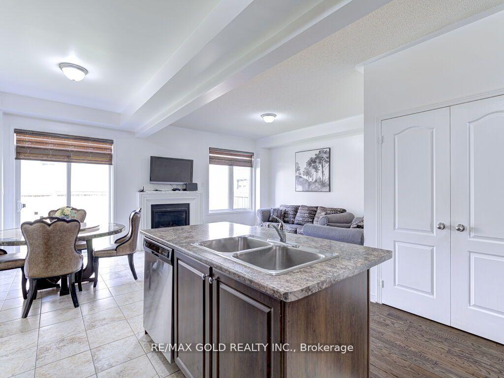 Photo 11 of 43 Zelda Road, Brampton, Sandringham-Wellington — HOMEH