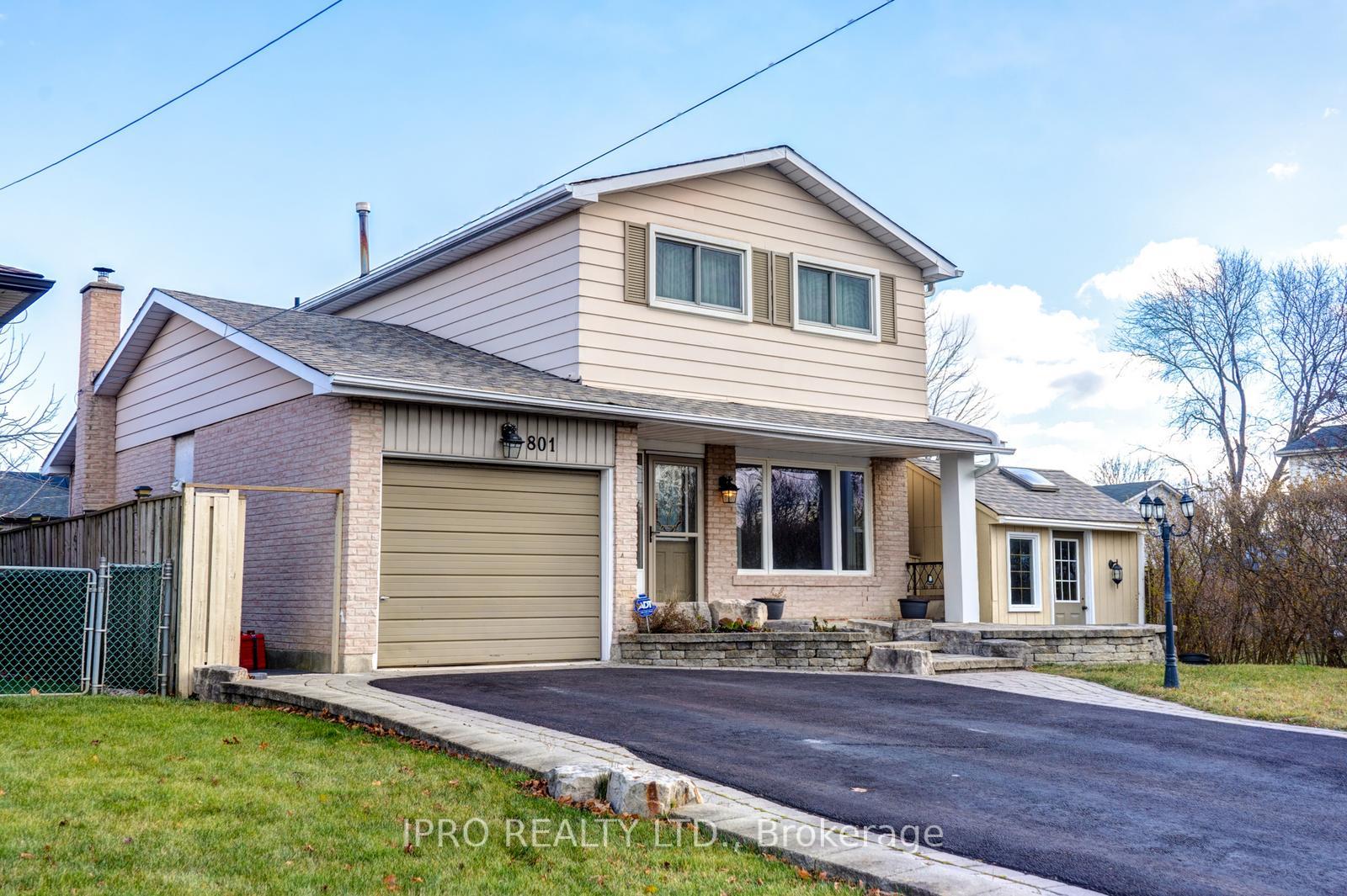 Front of Unit LOWER, 801 Batory Avenue