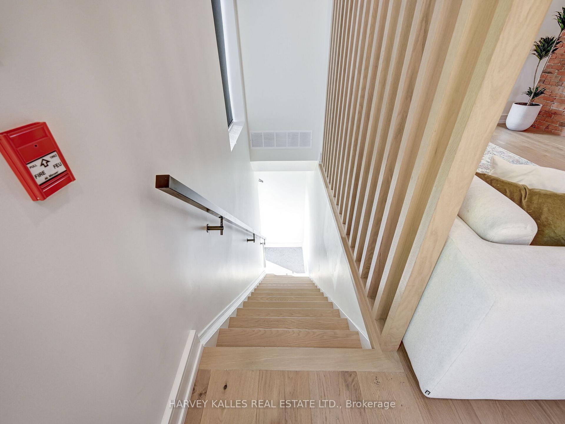 Photo 3 of Unit Upper, 885 Dundas Street W, Toronto, Trinity-Bellwoods — HOMEH