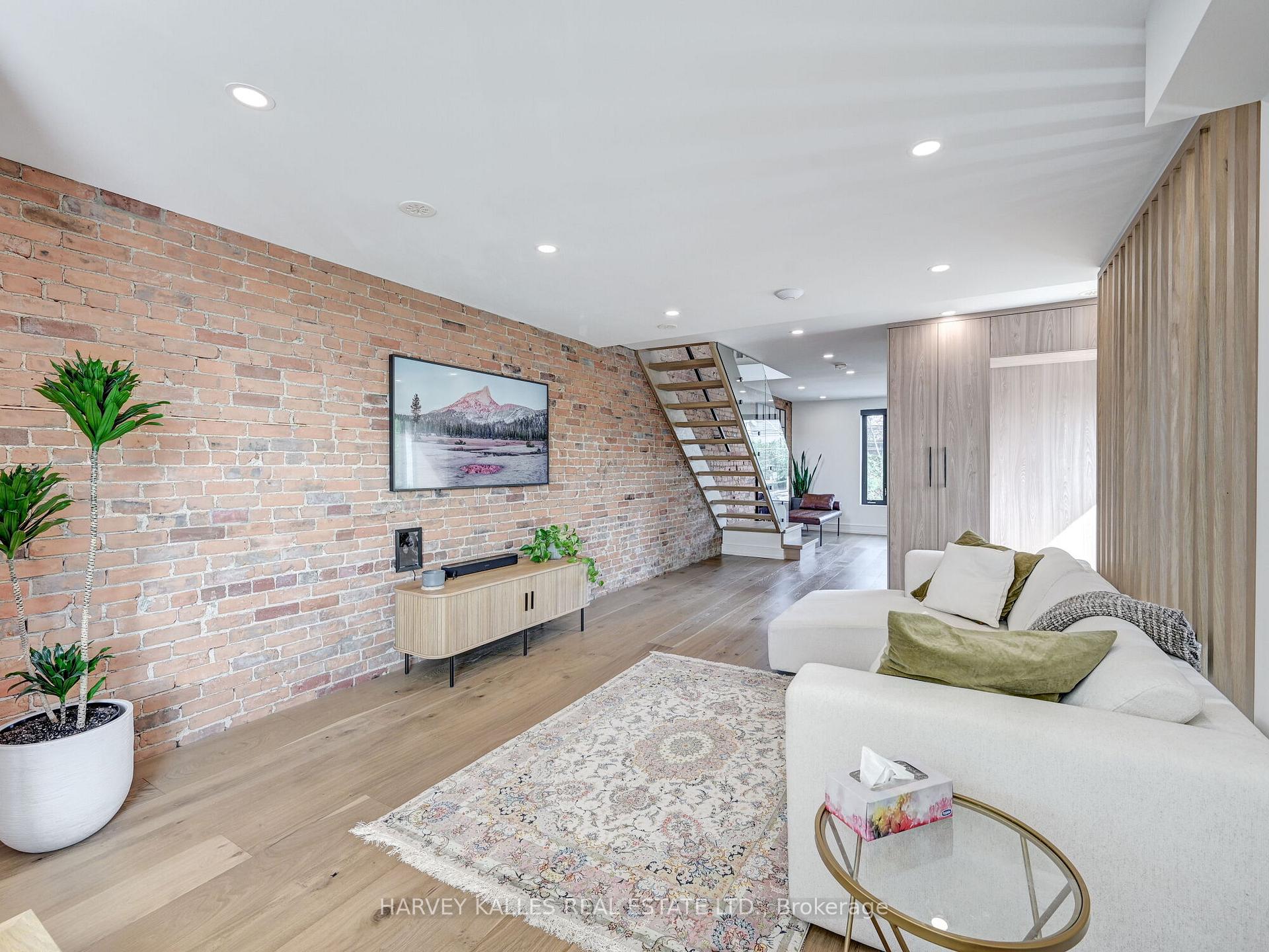 Photo 5 of Unit Upper, 885 Dundas Street W, Toronto, Trinity-Bellwoods — HOMEH