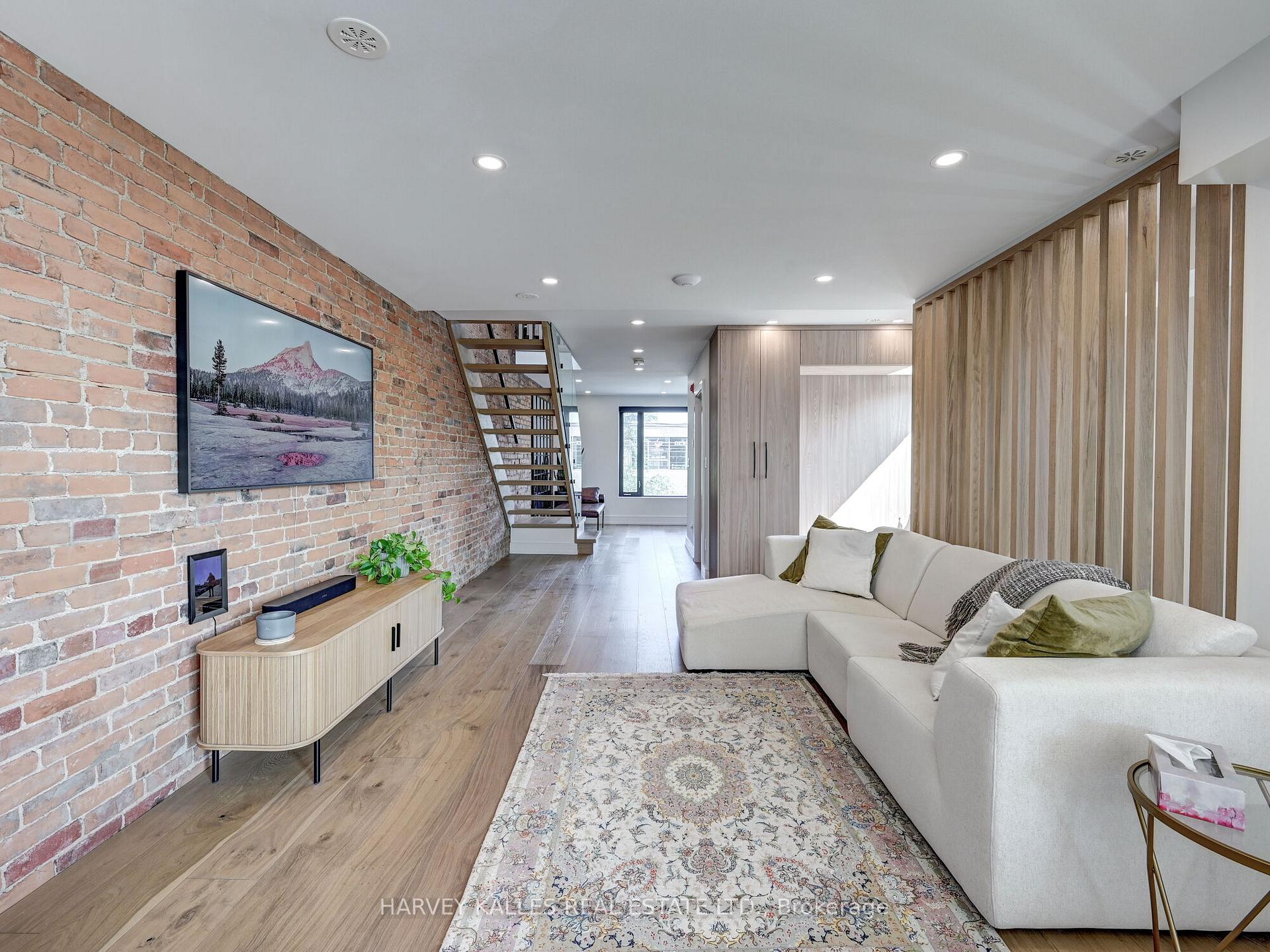 Photo 6 of Unit Upper, 885 Dundas Street W, Toronto, Trinity-Bellwoods — HOMEH
