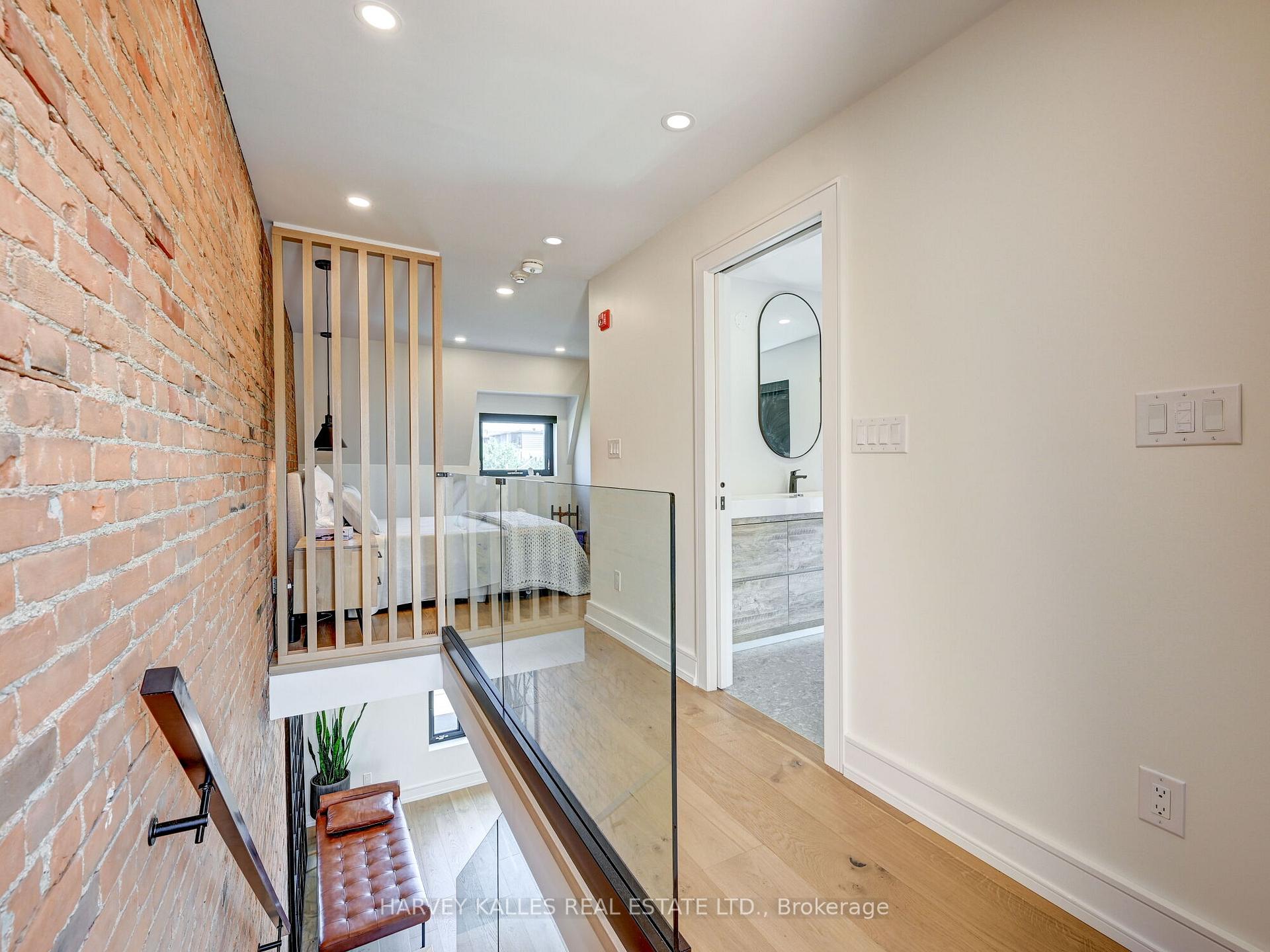 Photo 17 of Unit Upper, 885 Dundas Street W, Toronto, Trinity-Bellwoods — HOMEH