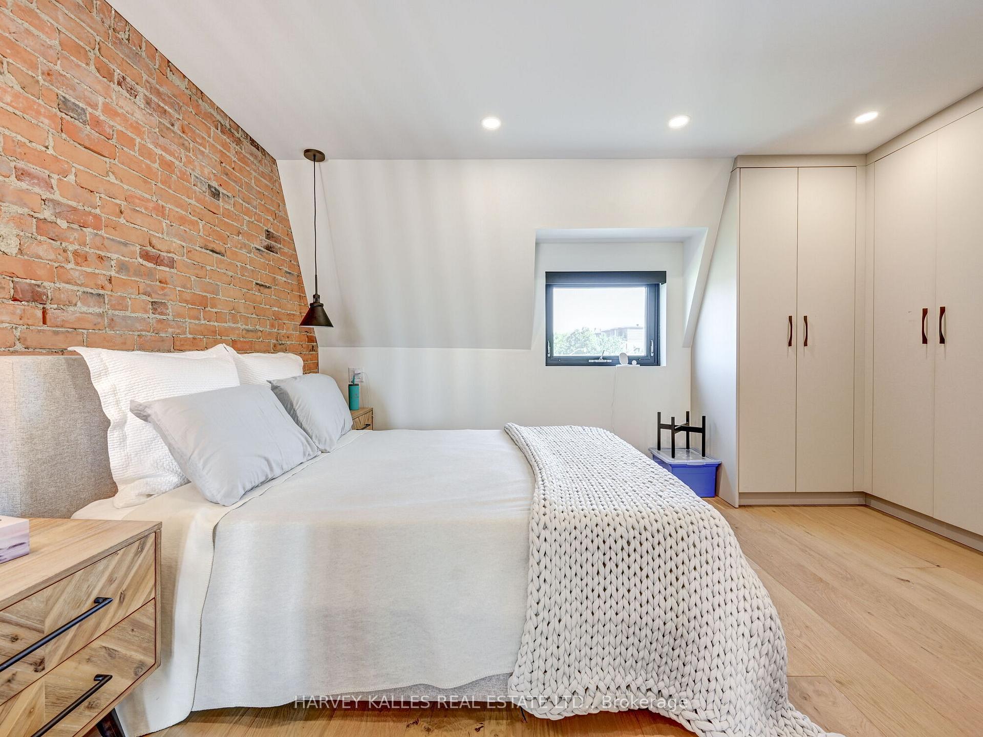 Photo 20 of Unit Upper, 885 Dundas Street W, Toronto, Trinity-Bellwoods — HOMEH
