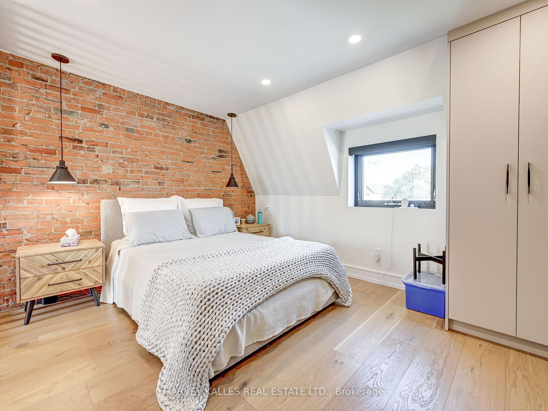 Photo 18 of Unit Upper, 885 Dundas Street W, Toronto, Trinity-Bellwoods — HOMEH