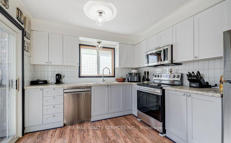 Photo 2 of 7 Springhurst Avenue, Brampton, Fletcher's Meadow — HOMEH