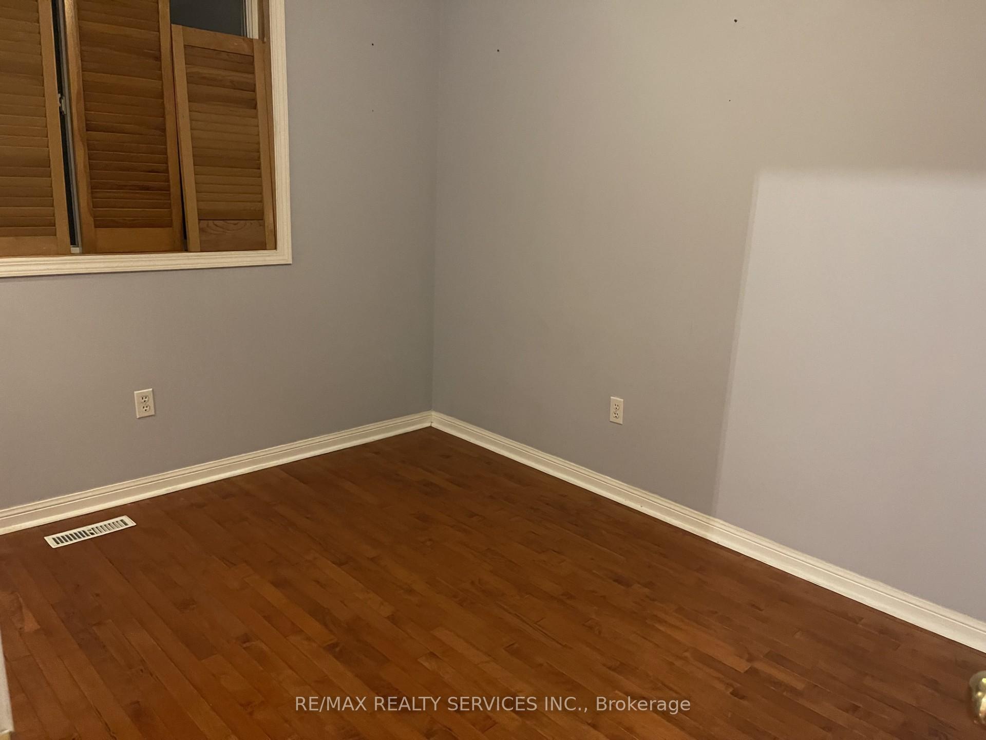 Photo 8 of 7 Springhurst Avenue, Brampton, Fletcher's Meadow — HOMEH