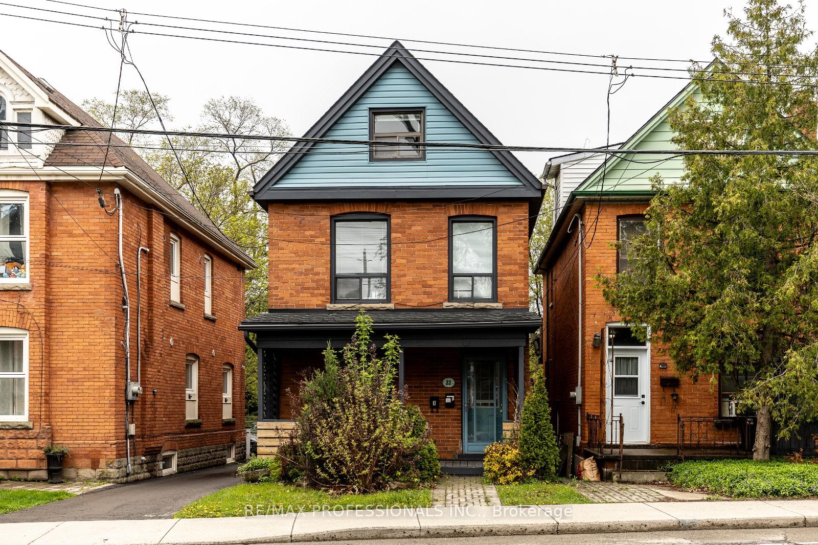Front of Unit UPPER, 33 Dundurn Street N