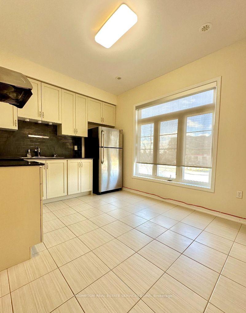 Photo 2 of 28 Beehive Lane, Markham, Wismer — HOMEH