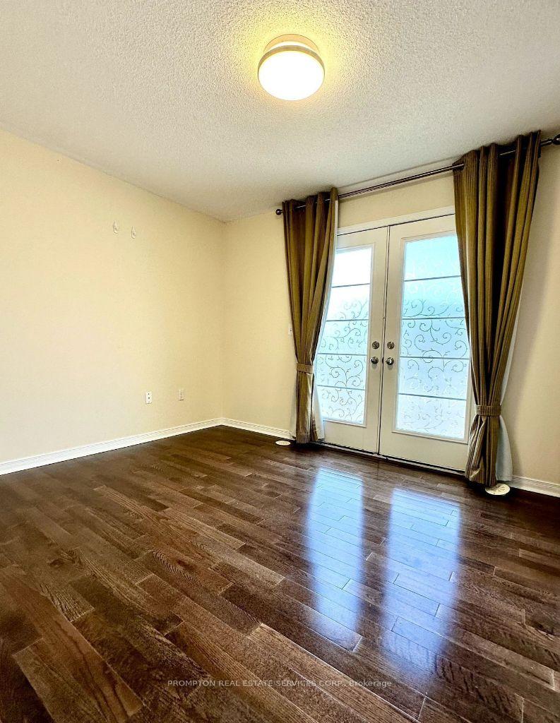 Photo 3 of 28 Beehive Lane, Markham, Wismer — HOMEH